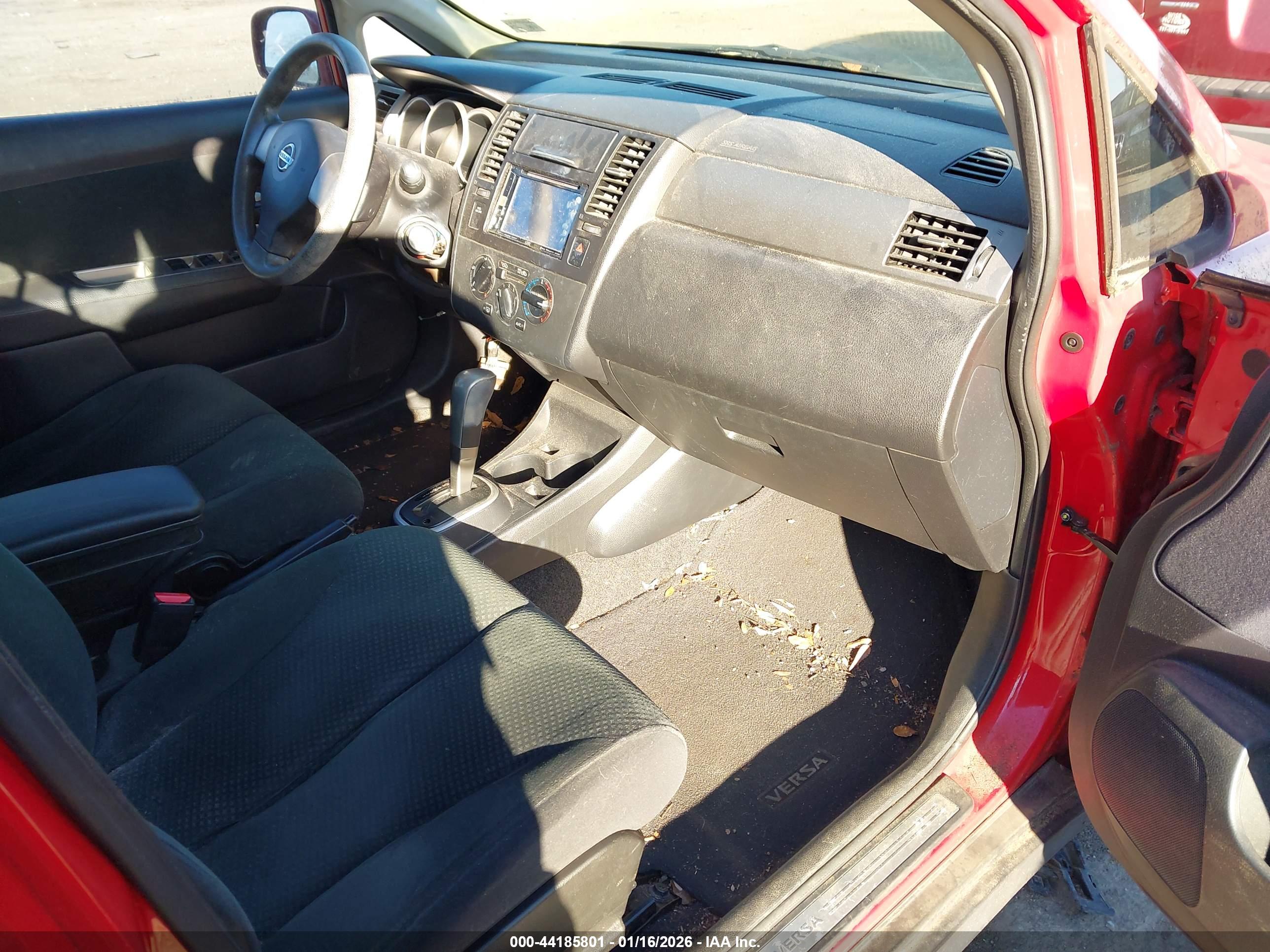 NISSAN VERSA image 5
