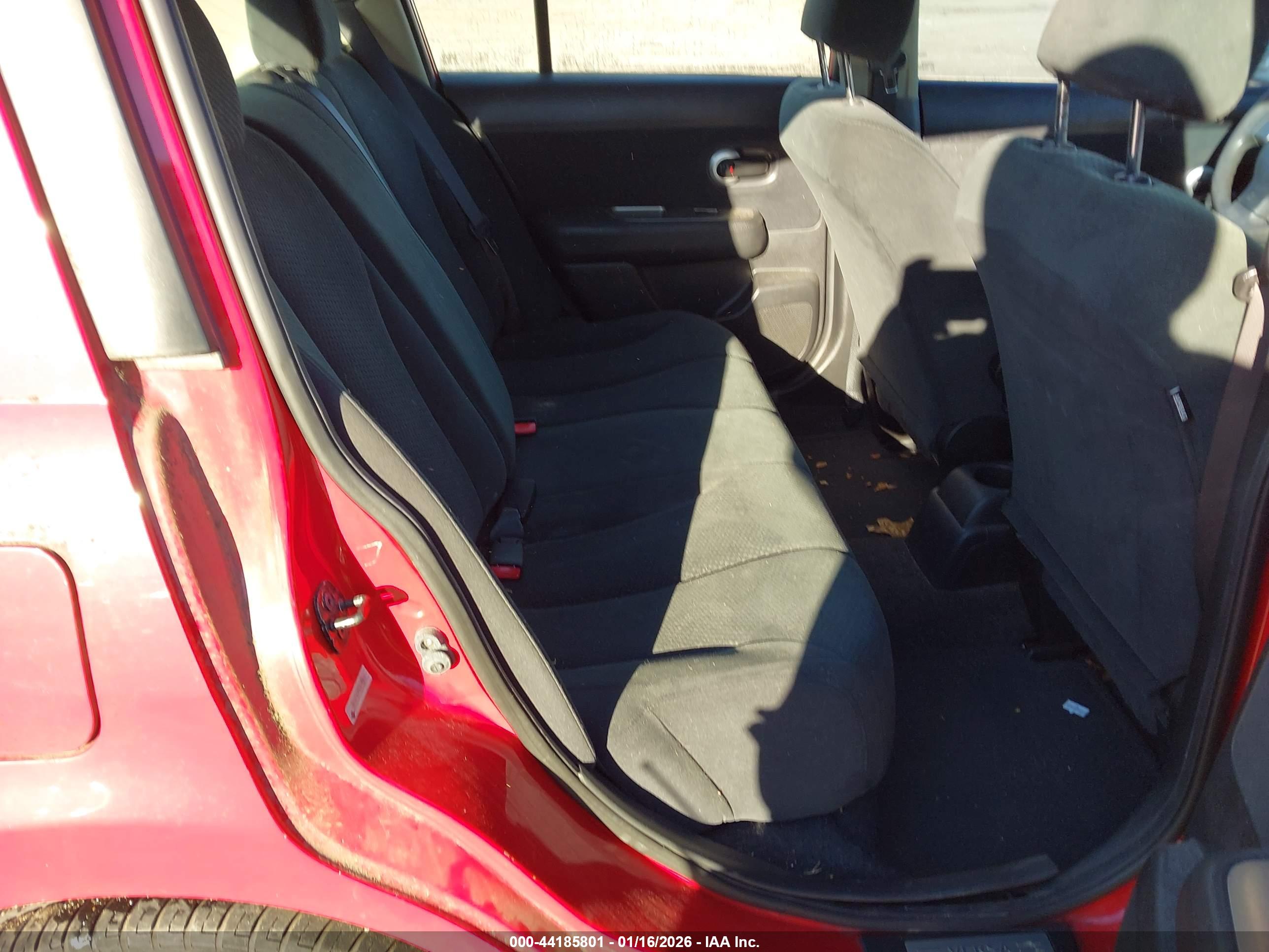NISSAN VERSA image 8