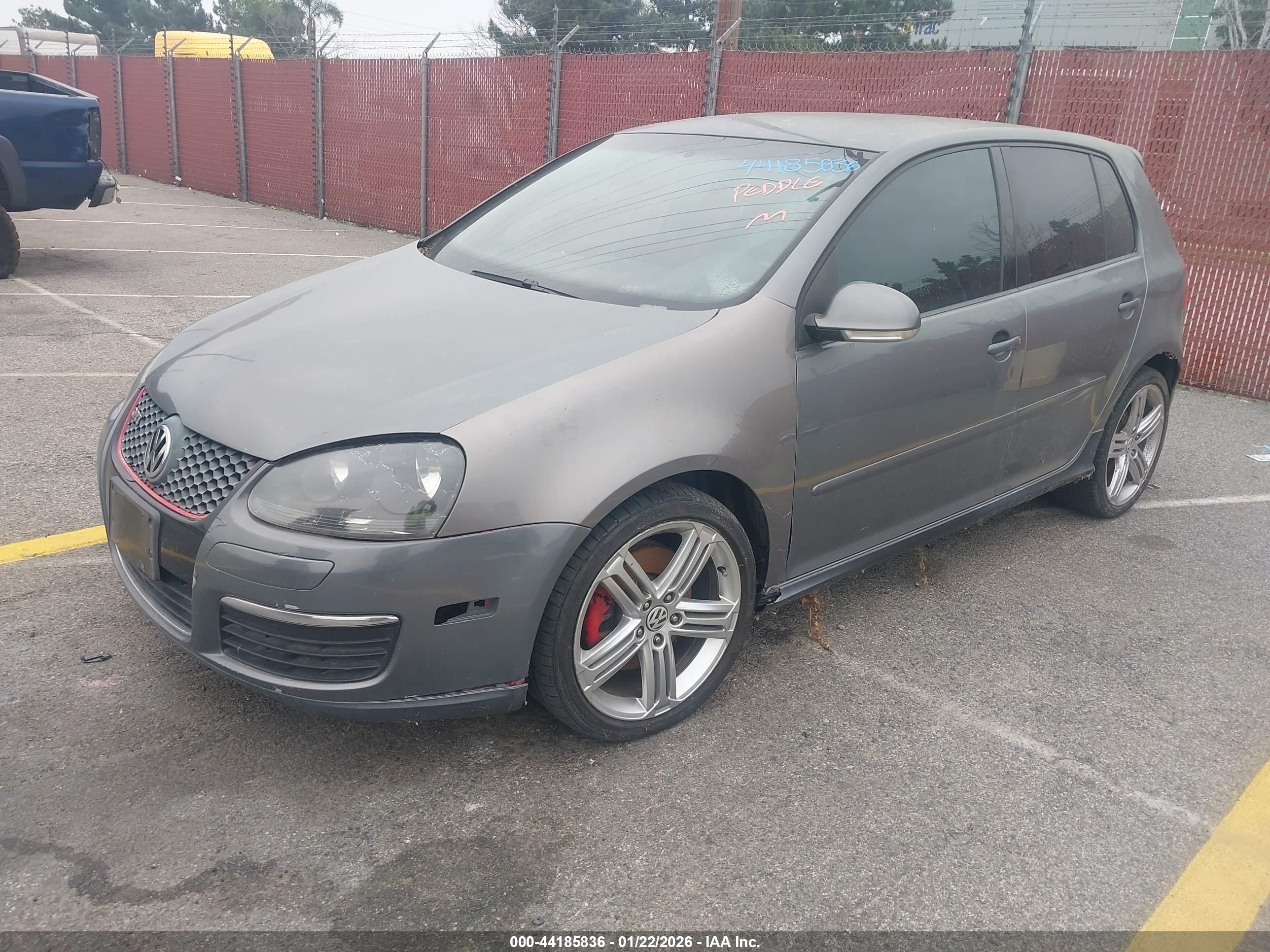 VOLKSWAGEN GTI image 2