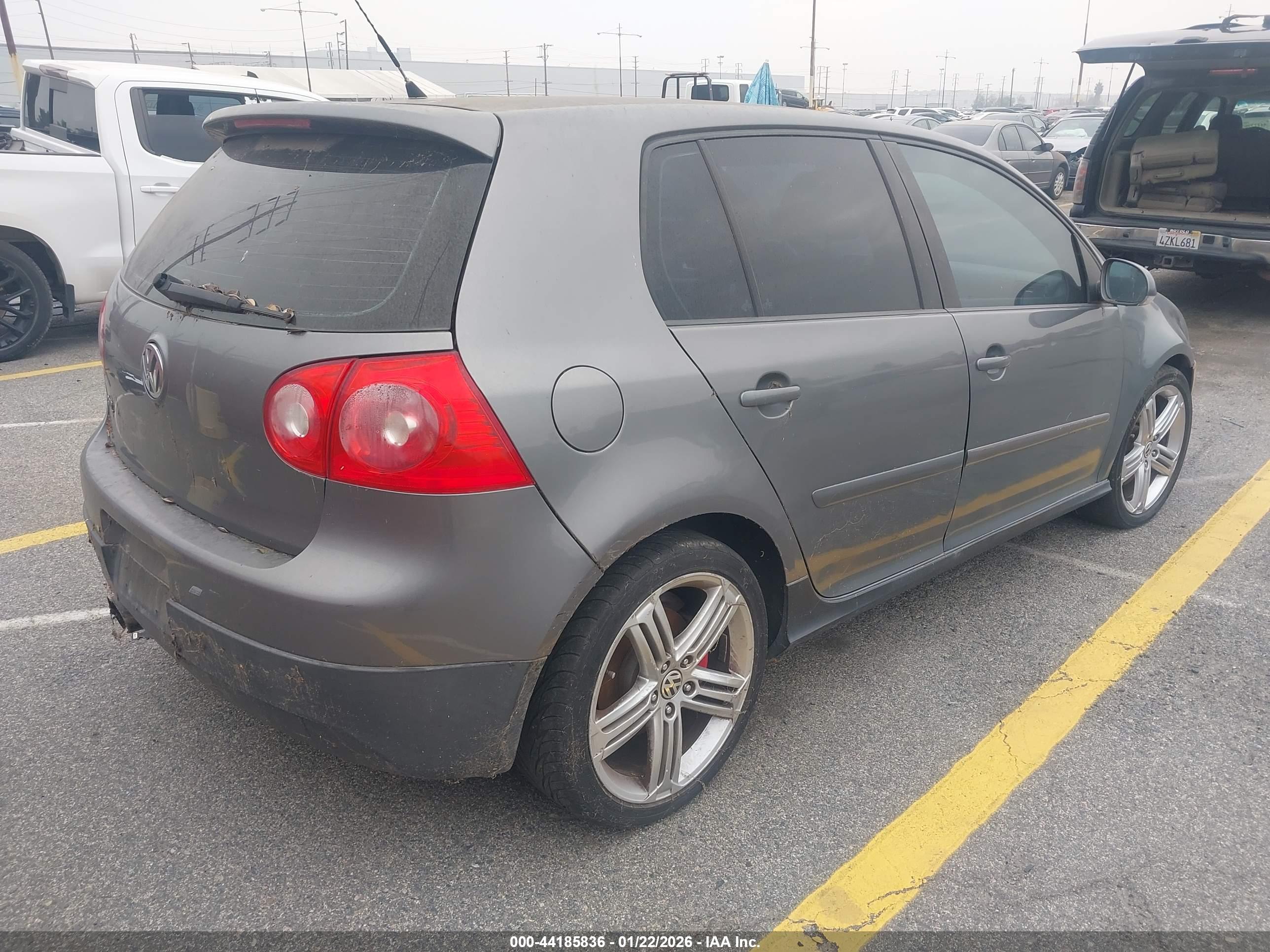 VOLKSWAGEN GTI image 4