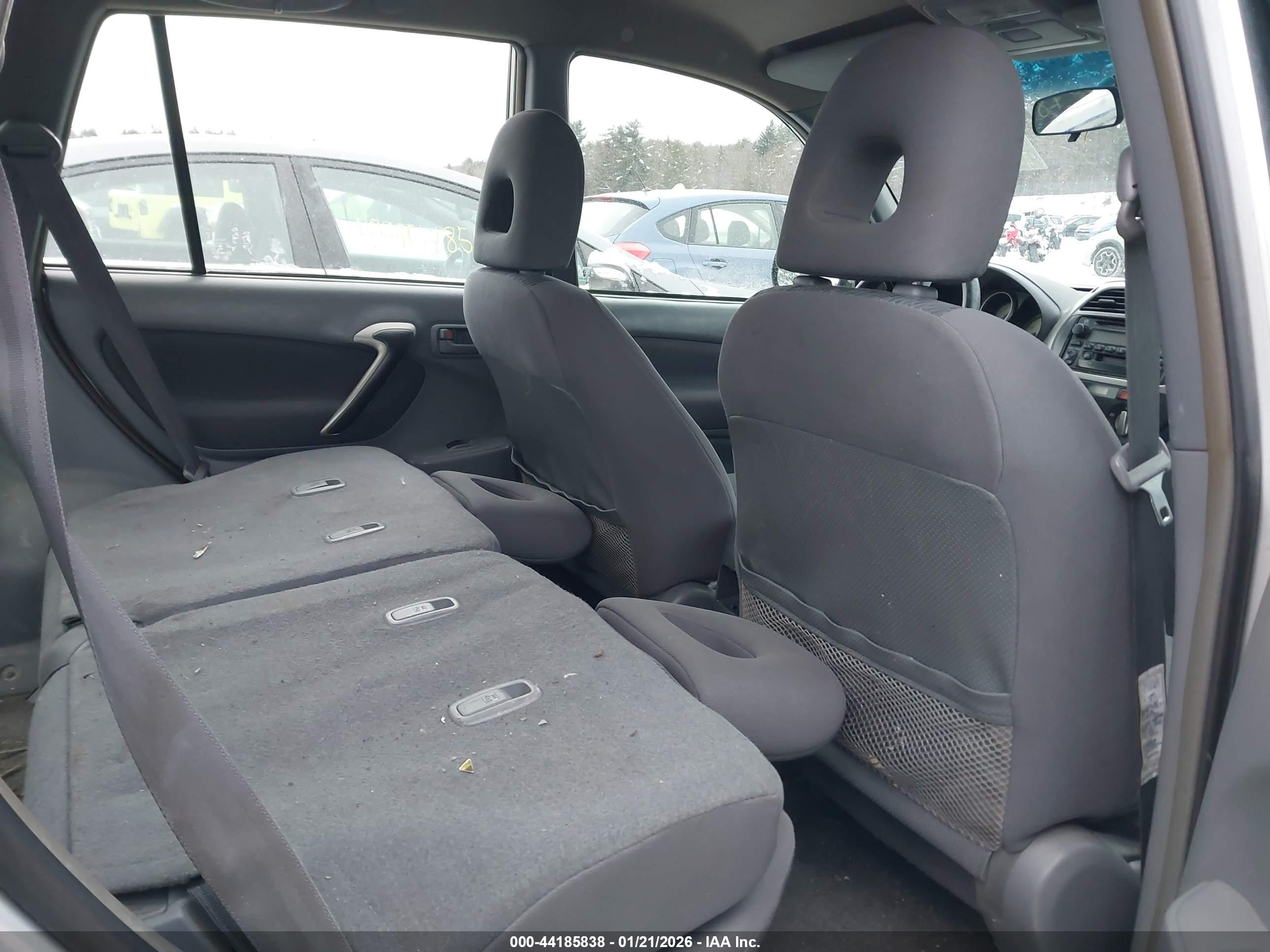 TOYOTA RAV4 image 8