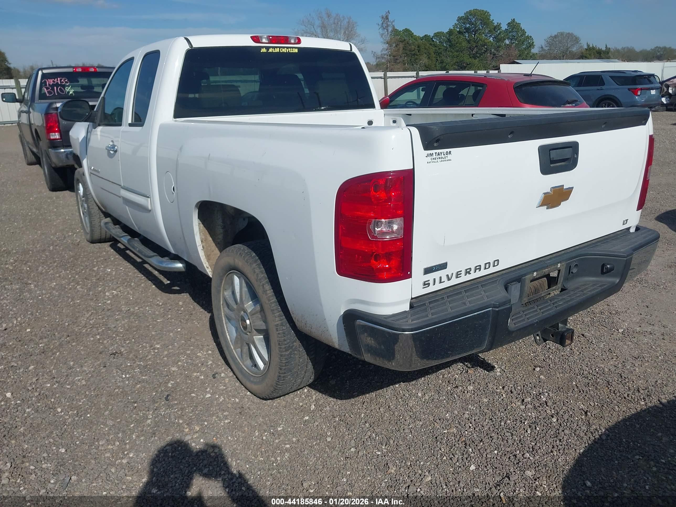 CHEVROLET SILVERADO image 3