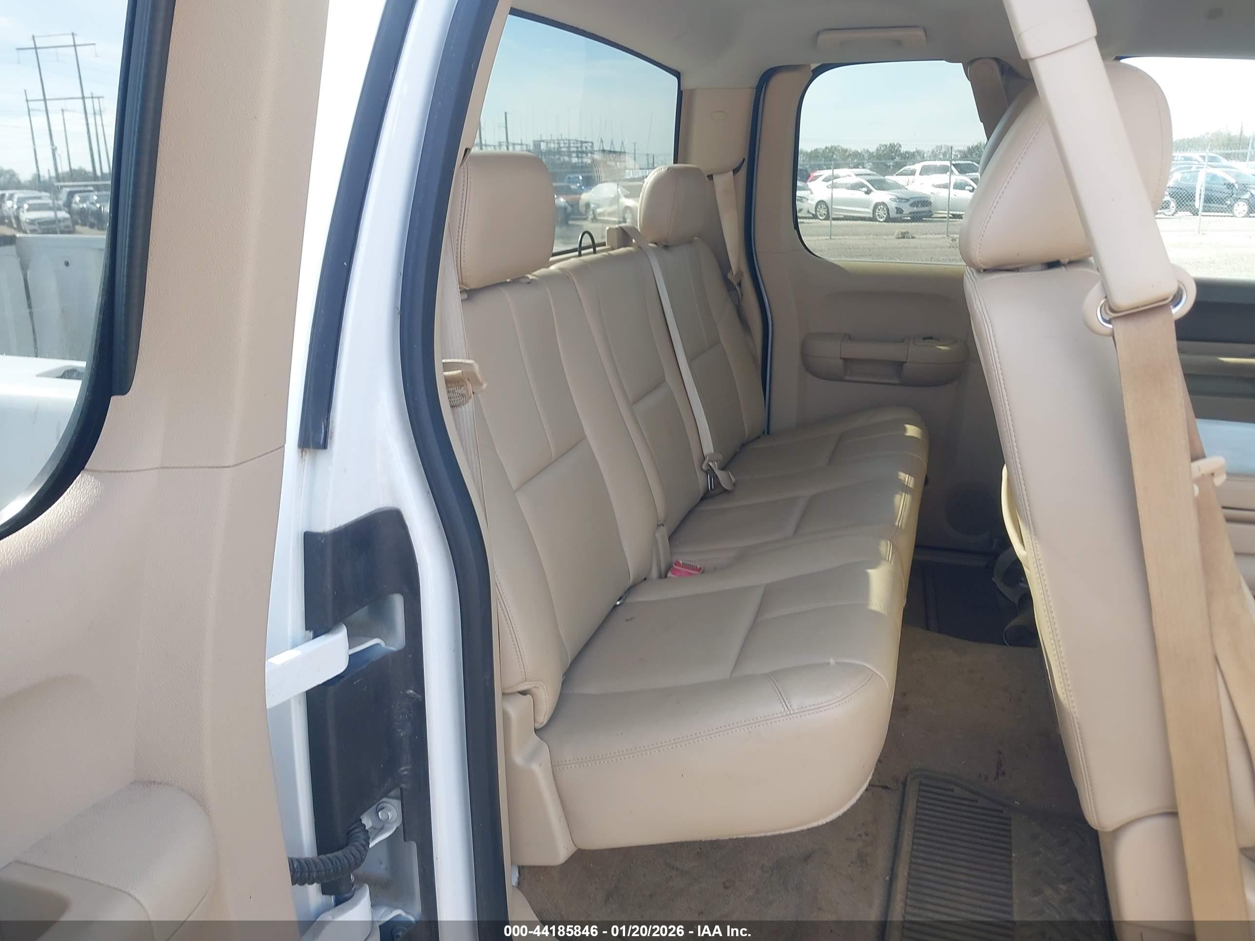 CHEVROLET SILVERADO image 8