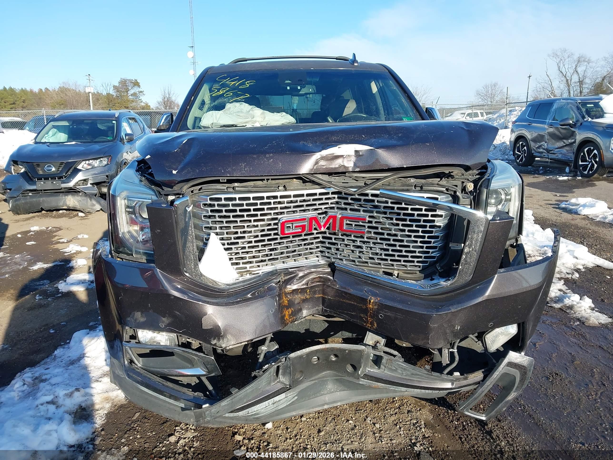 GMC YUKON image 6