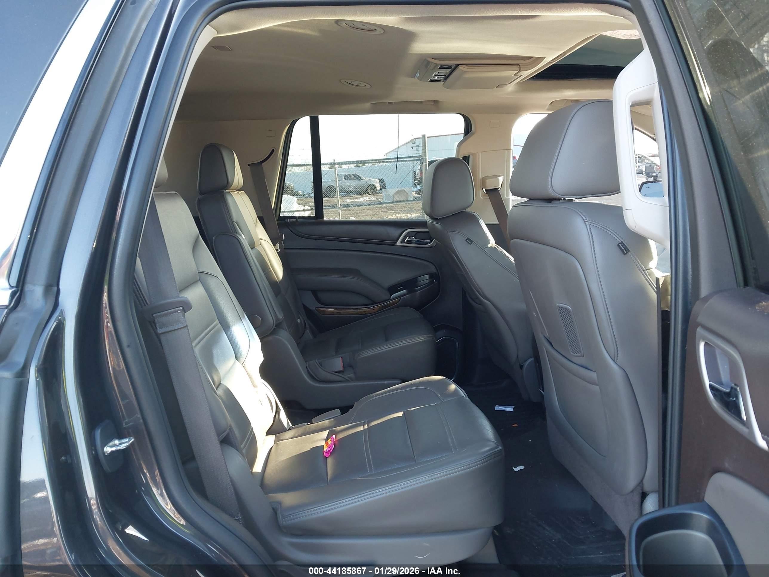 GMC YUKON image 8