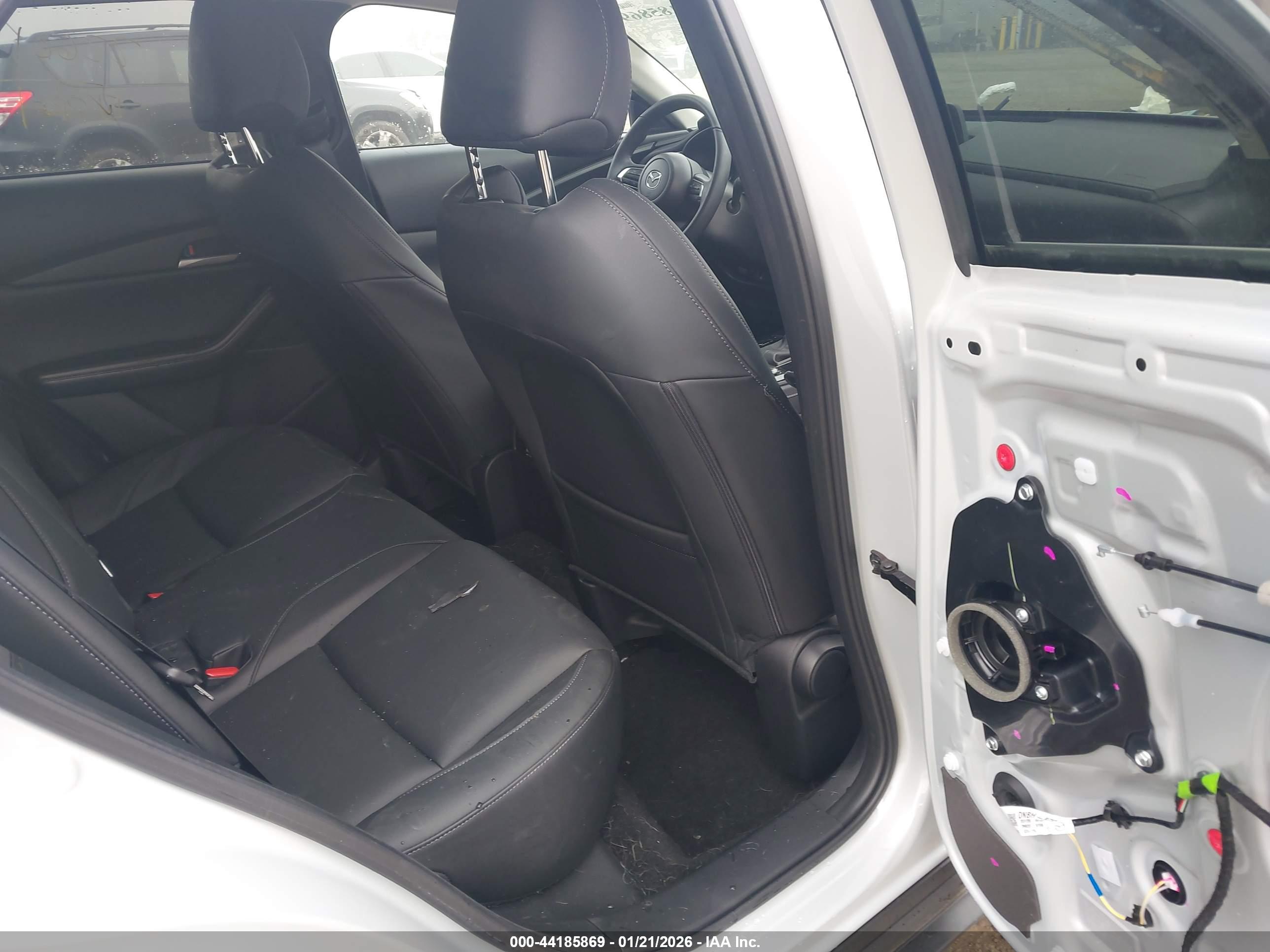 MAZDA CX-30 image 8