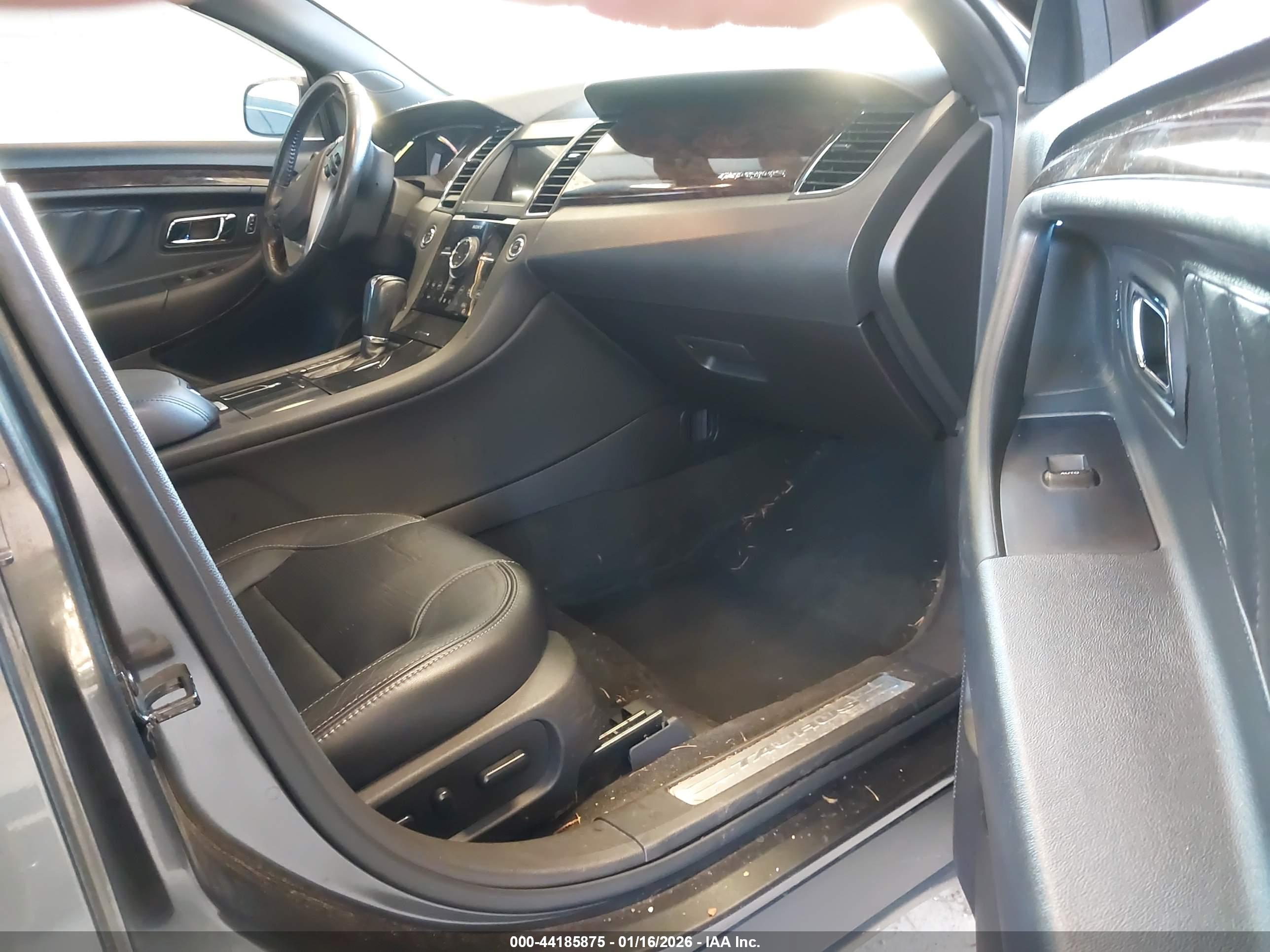 FORD TAURUS image 5