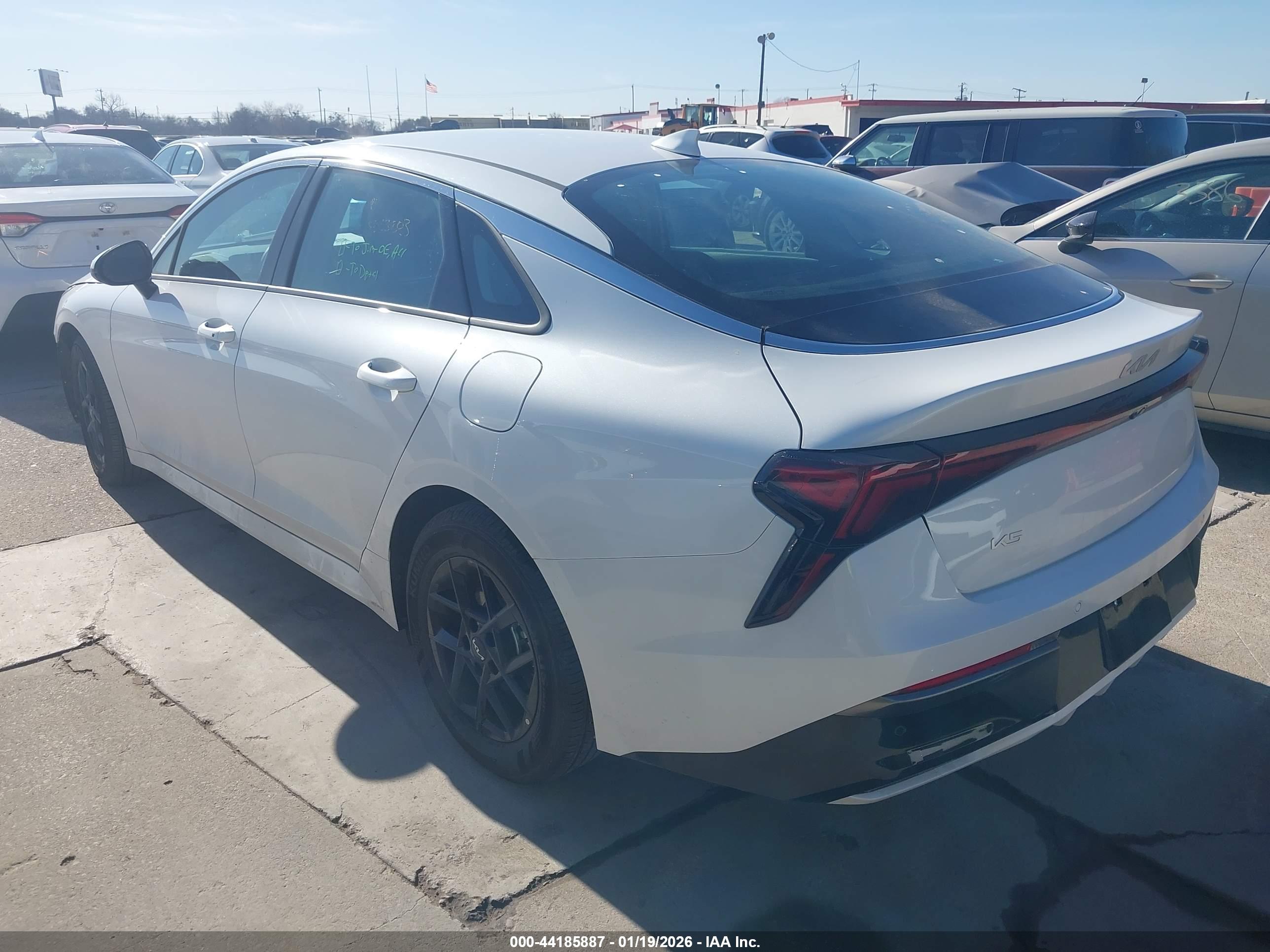 KIA K5 image 3