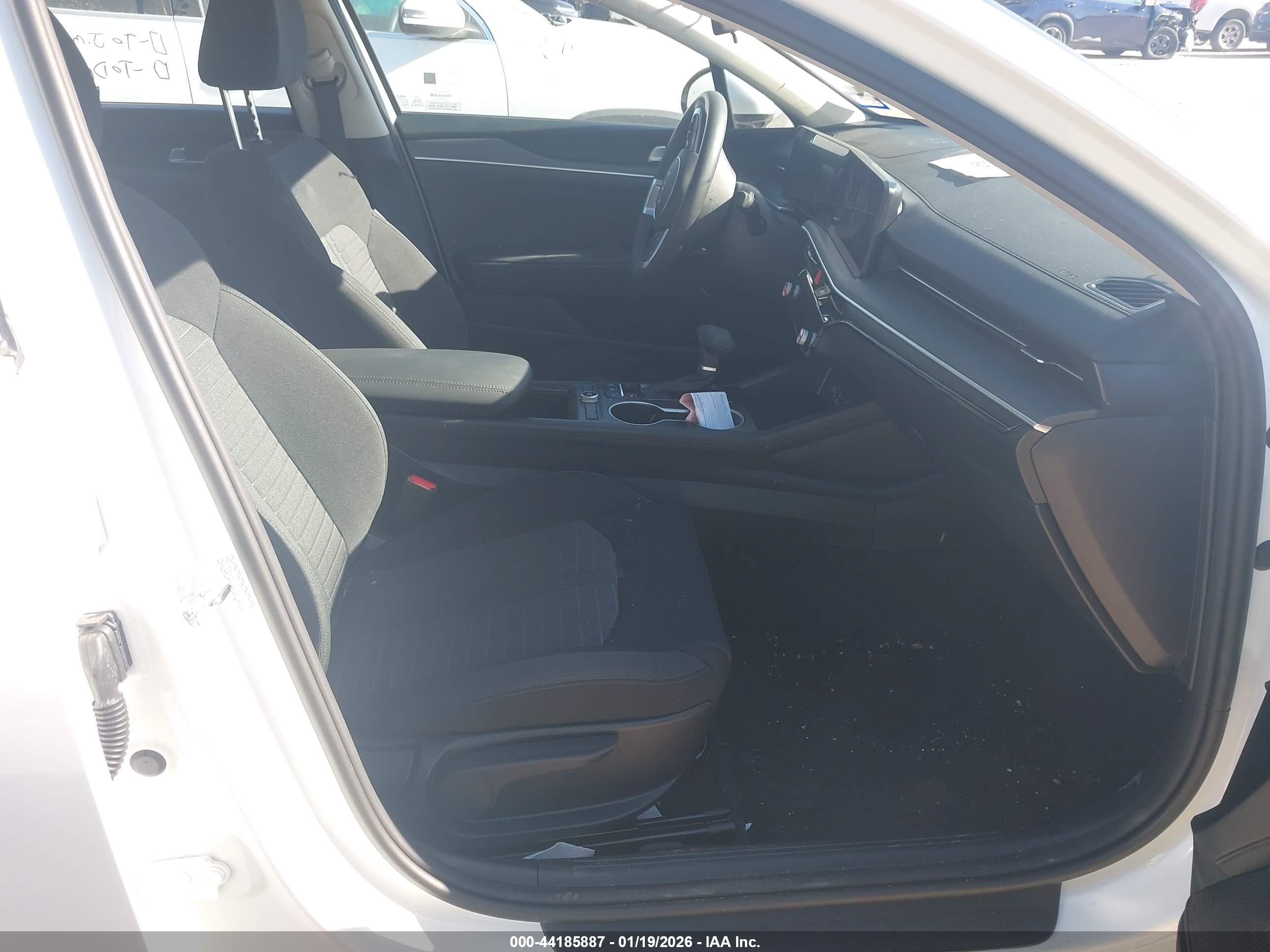 KIA K5 image 5