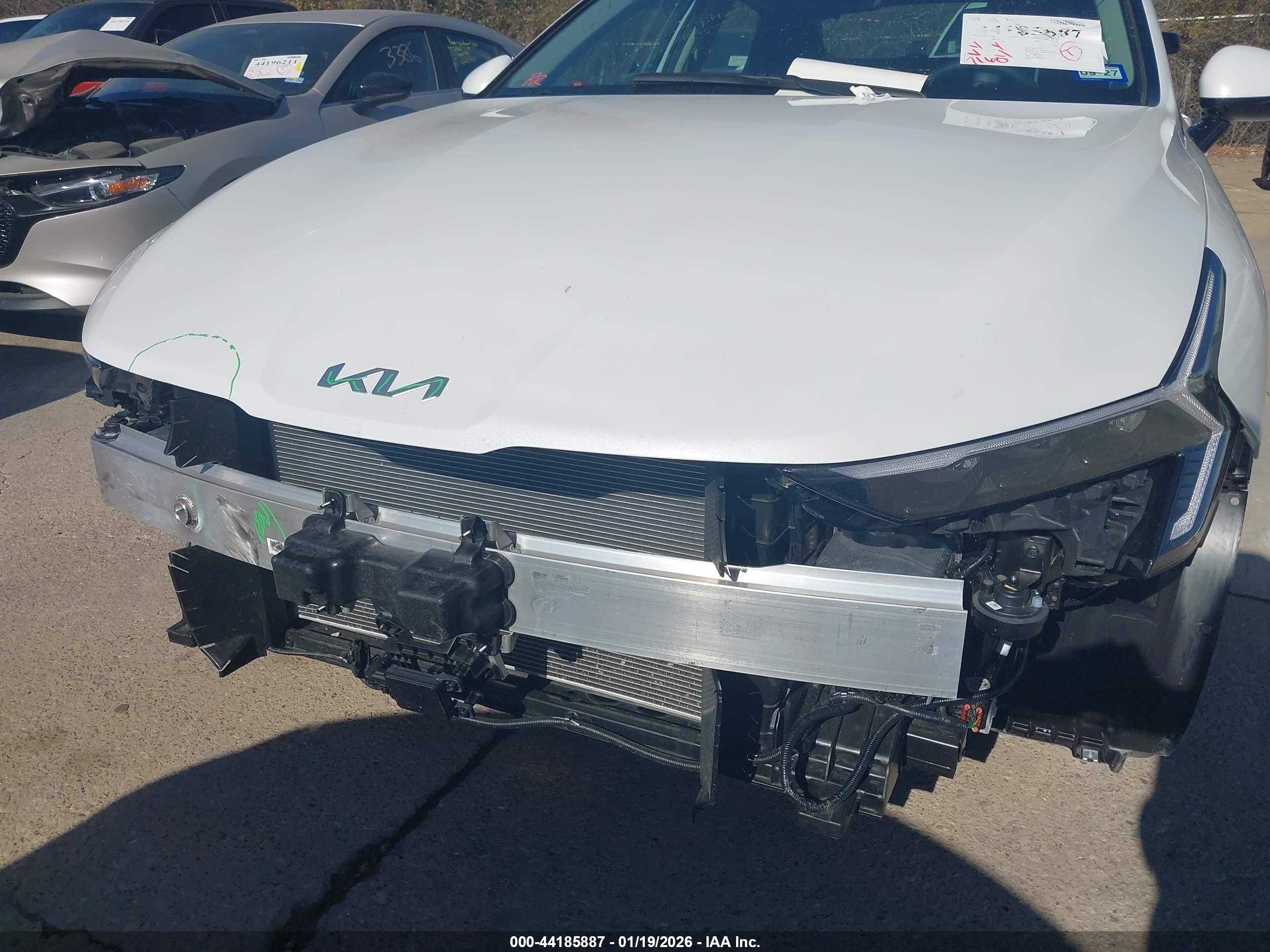 KIA K5 image 6