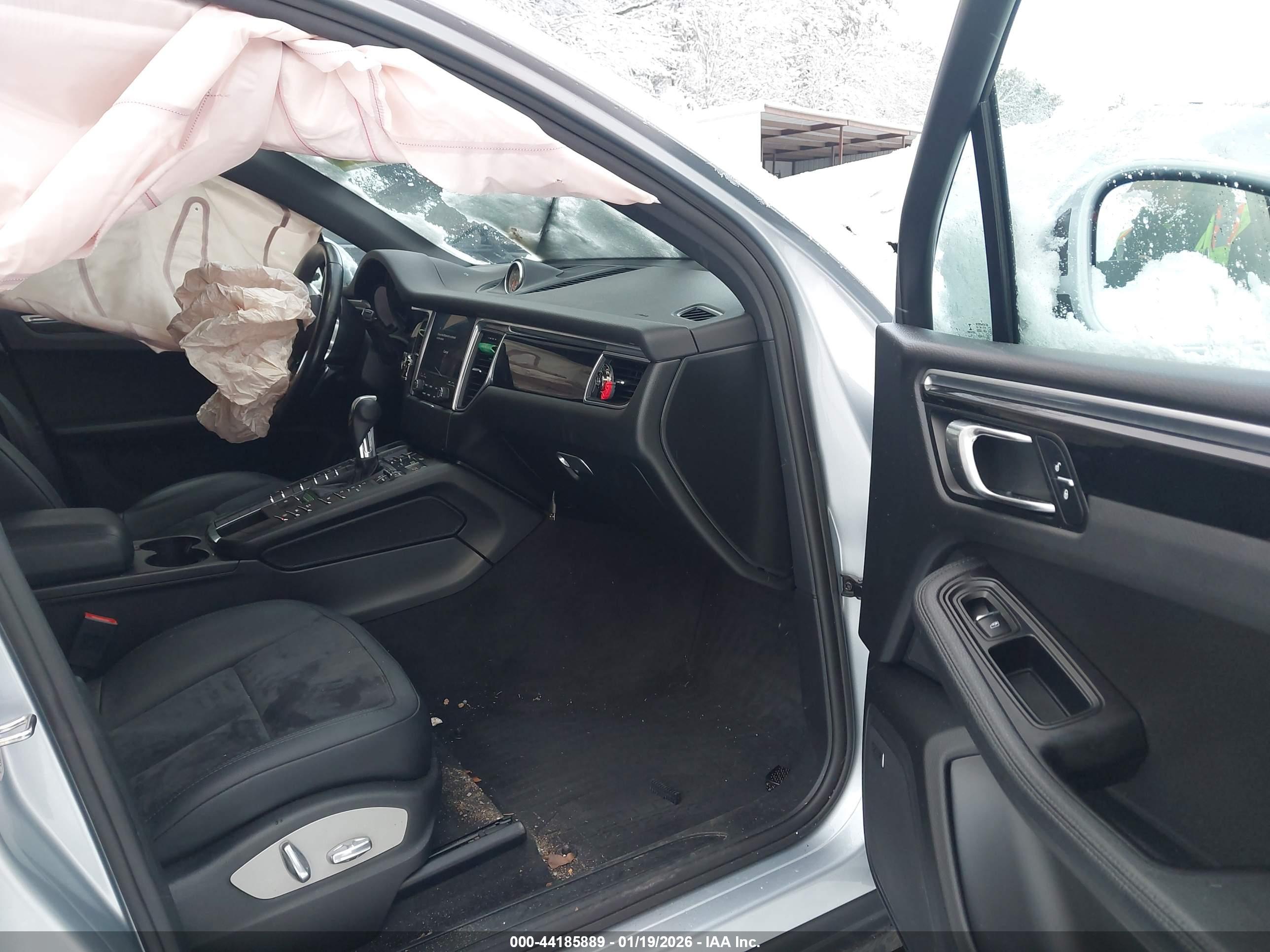 PORSCHE MACAN image 5