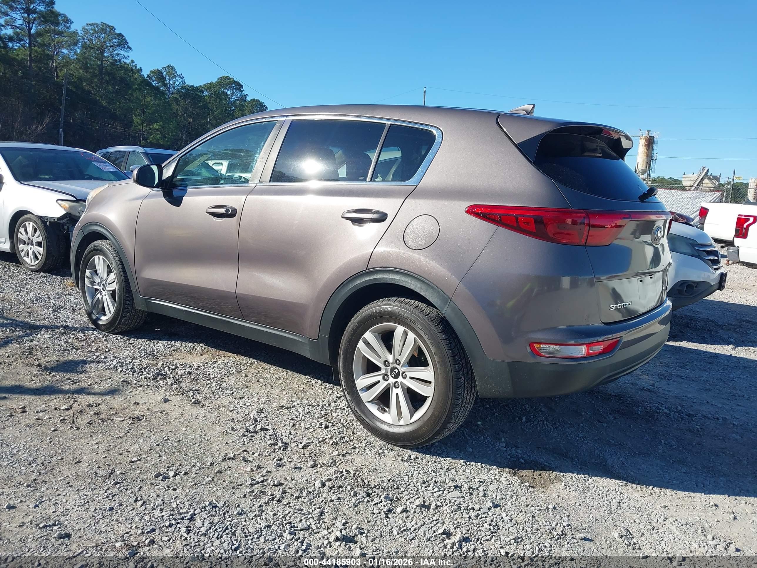KIA SPORTAGE image 3