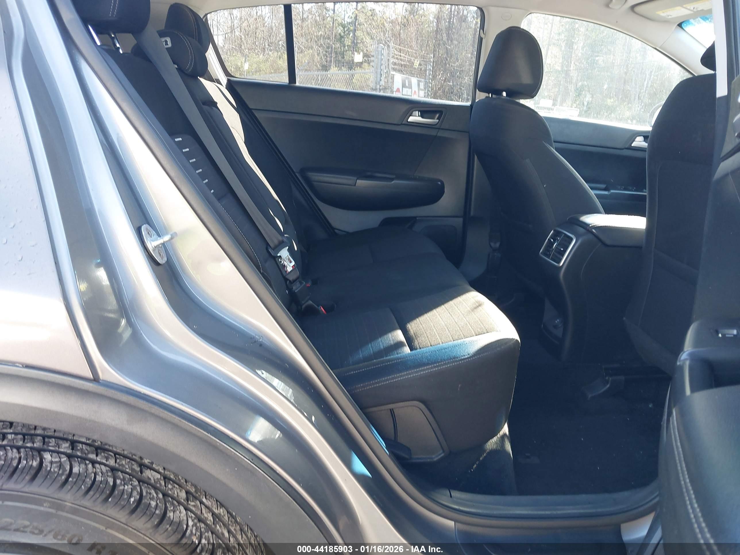 KIA SPORTAGE image 8