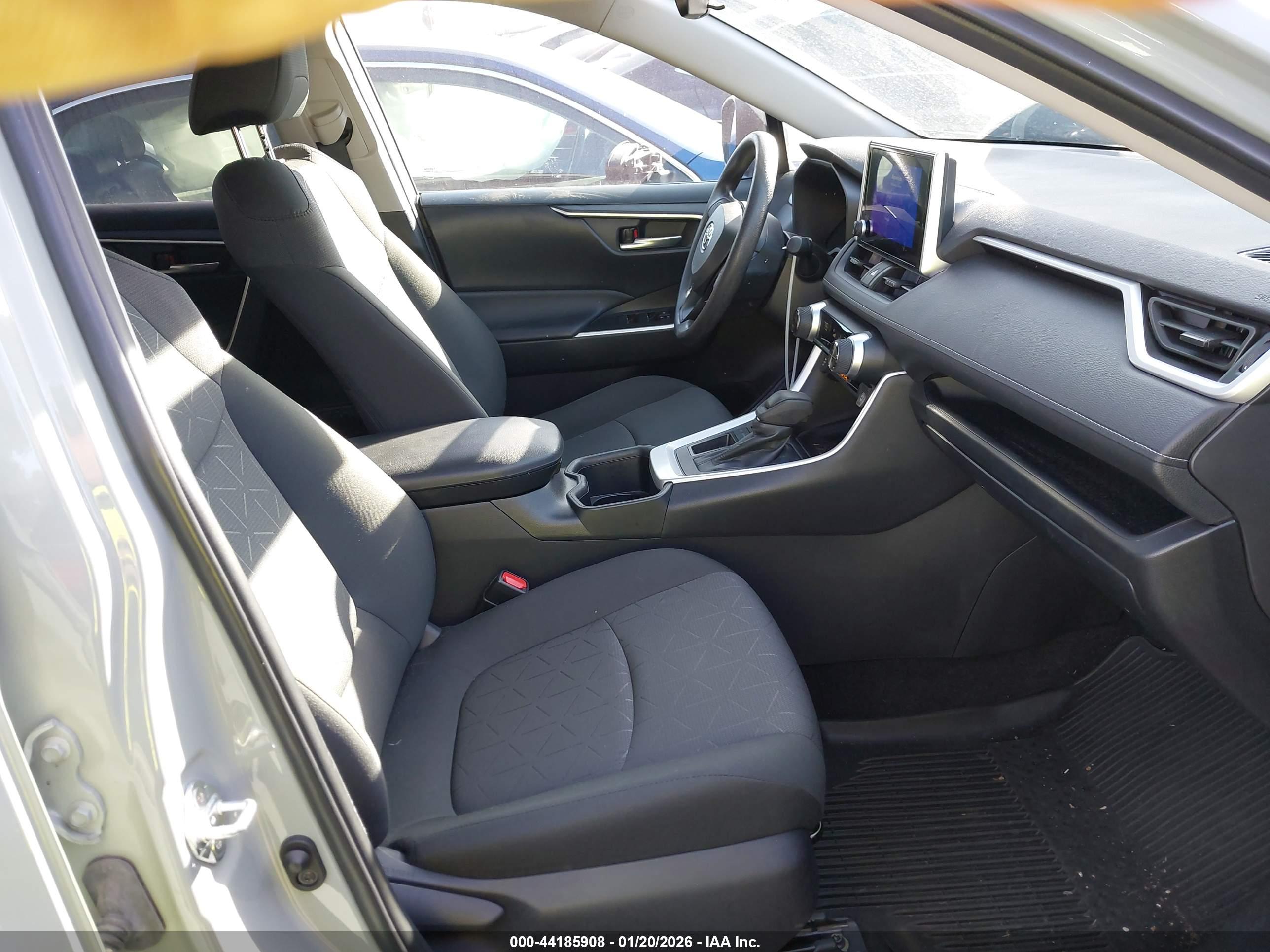 TOYOTA RAV4 image 5