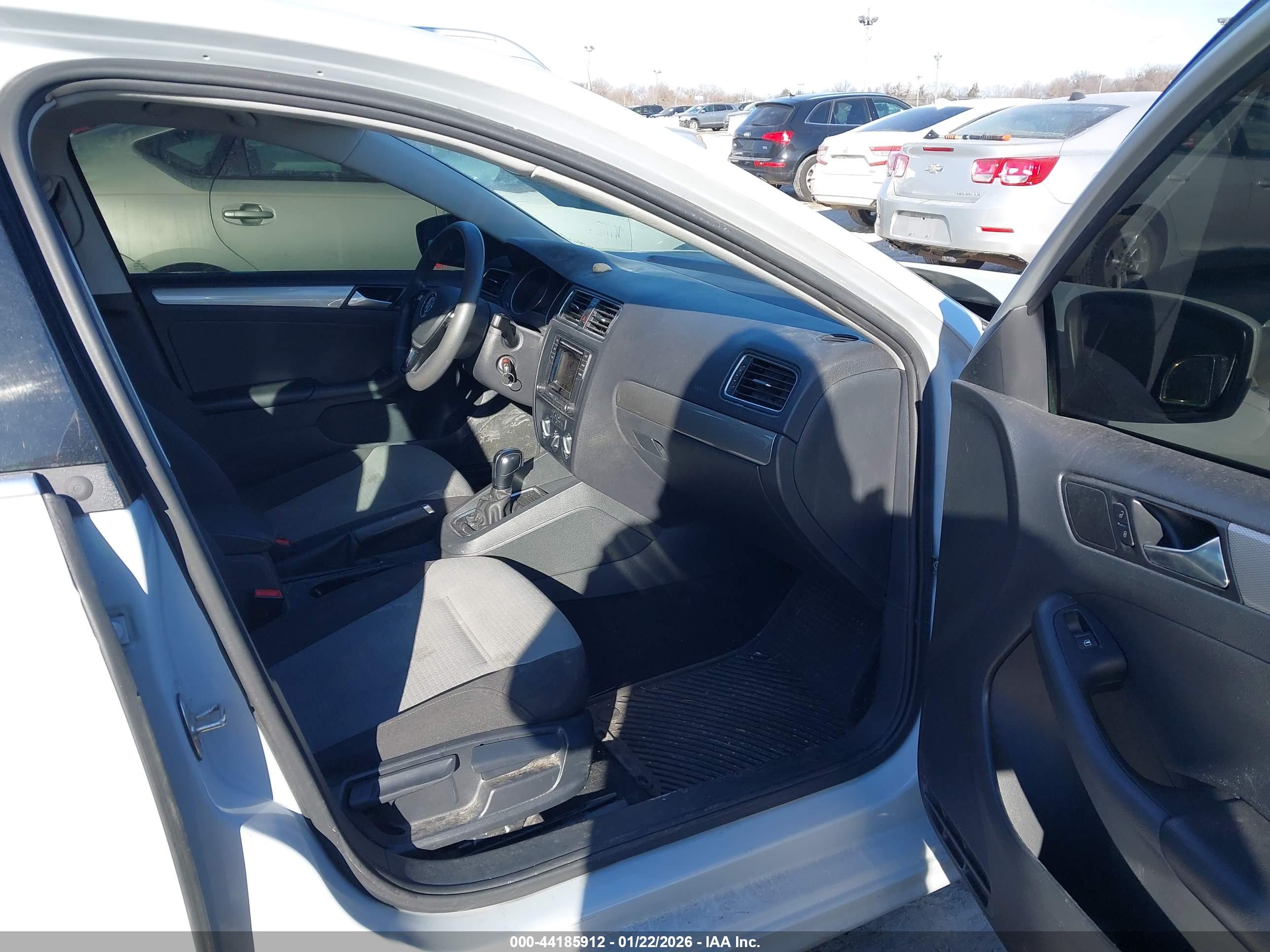 VOLKSWAGEN JETTA image 5
