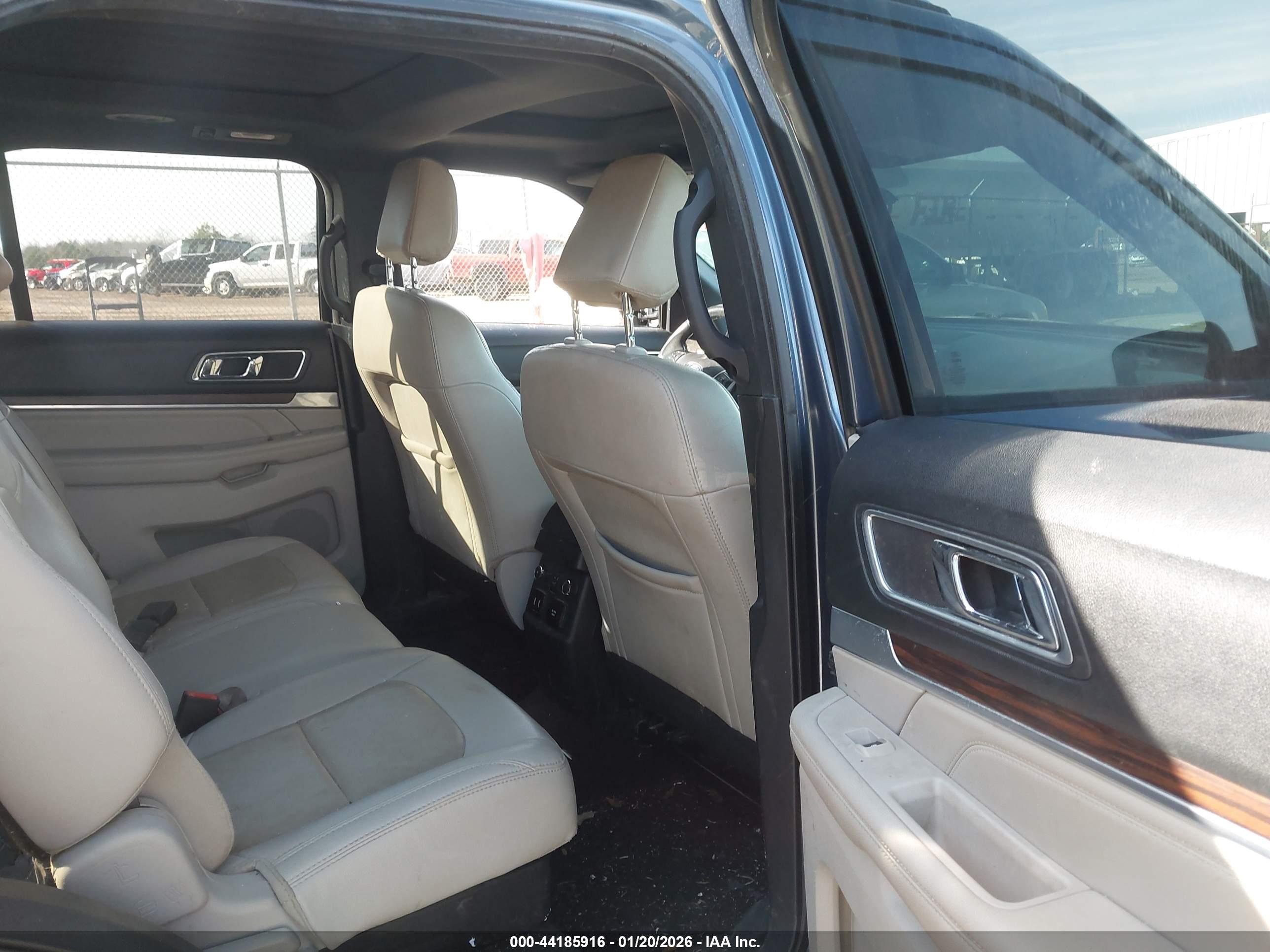 FORD EXPLORER image 8