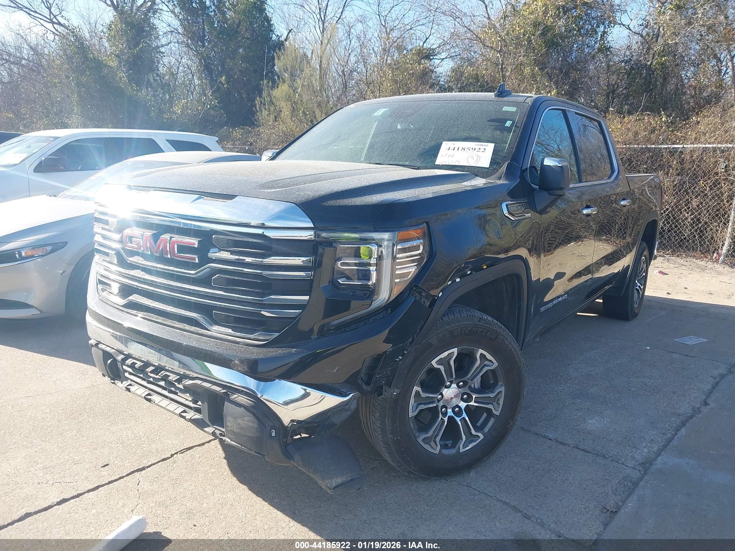 GMC SIERRA image 2