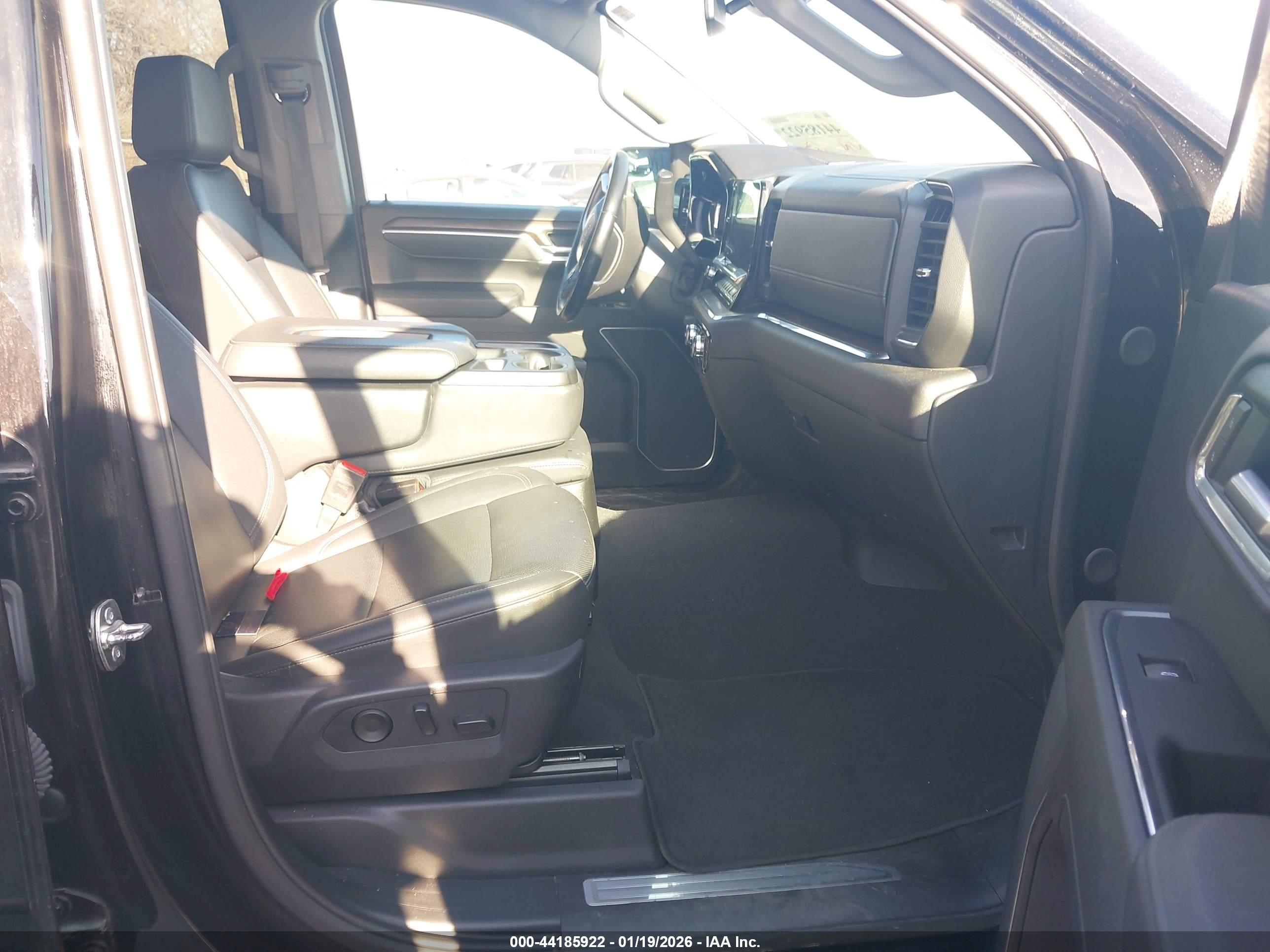 GMC SIERRA image 5