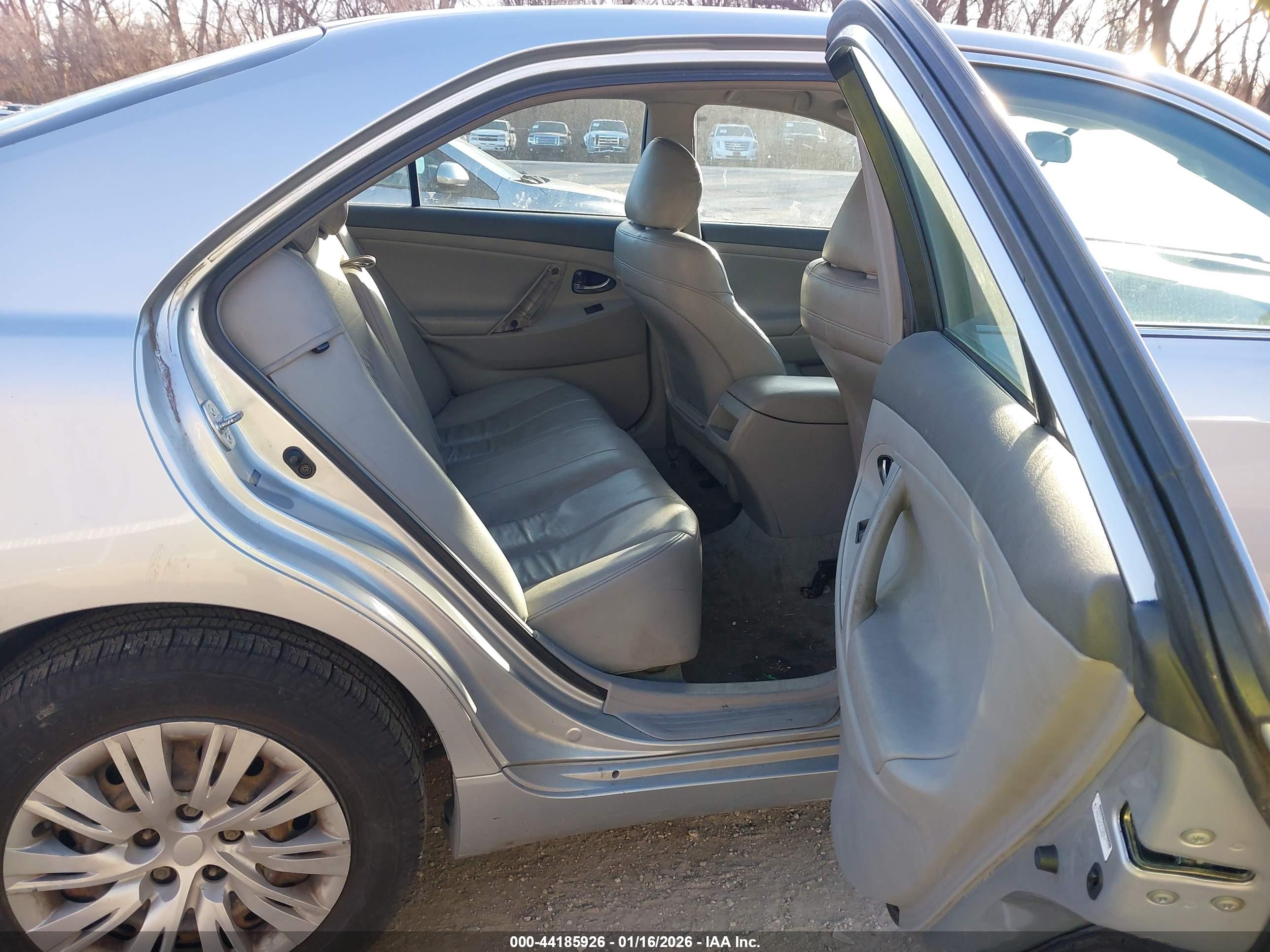 TOYOTA CAMRY image 8