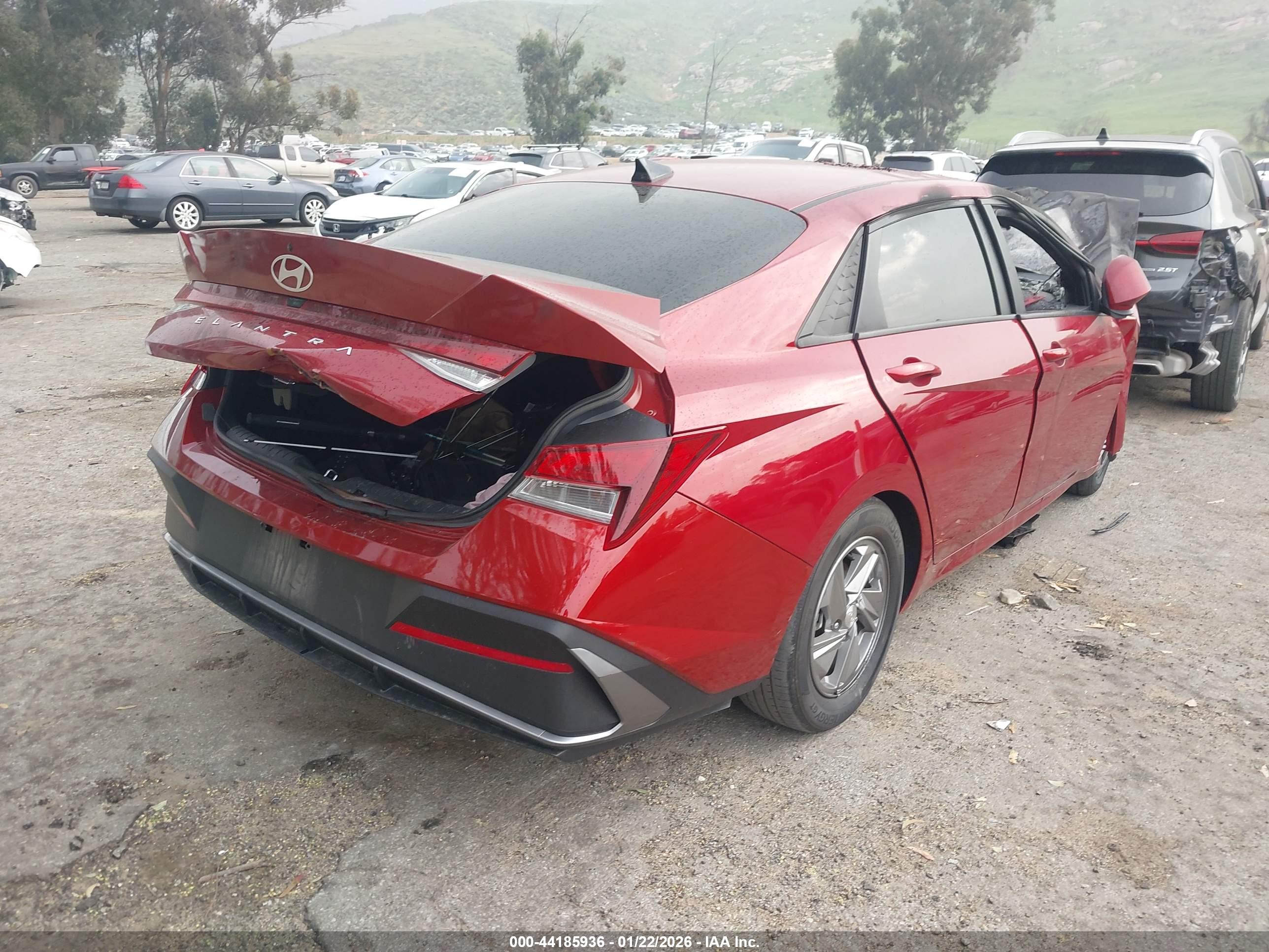 HYUNDAI ELANTRA image 4