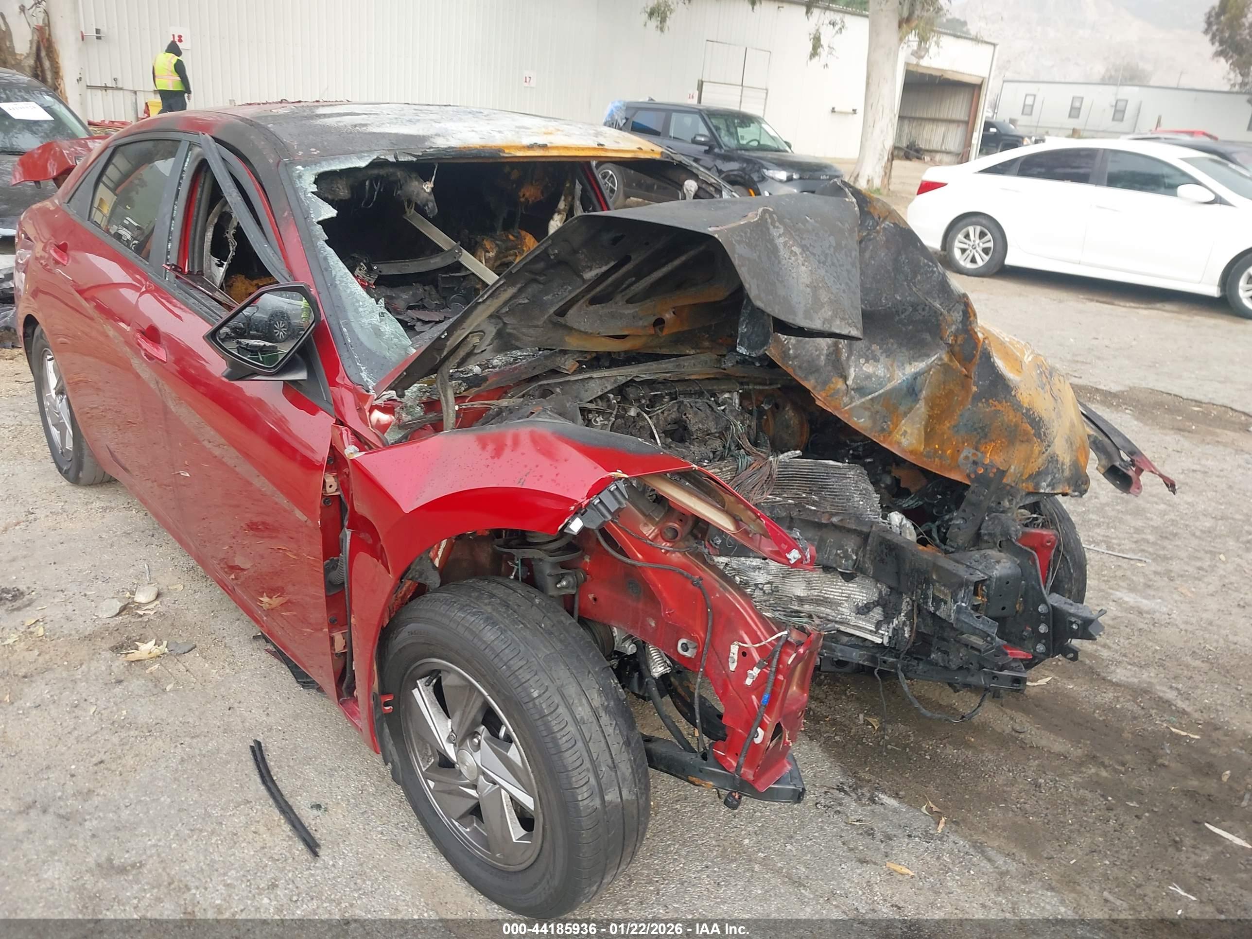 HYUNDAI ELANTRA image 6