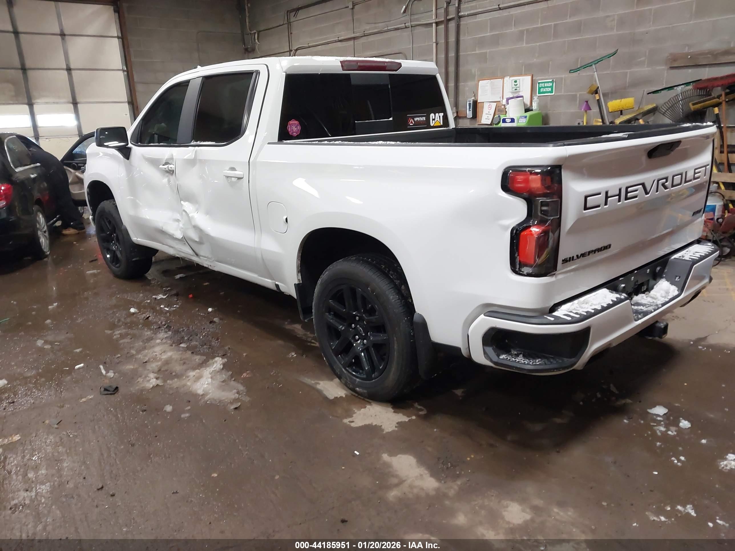 CHEVROLET SILVERADO image 3