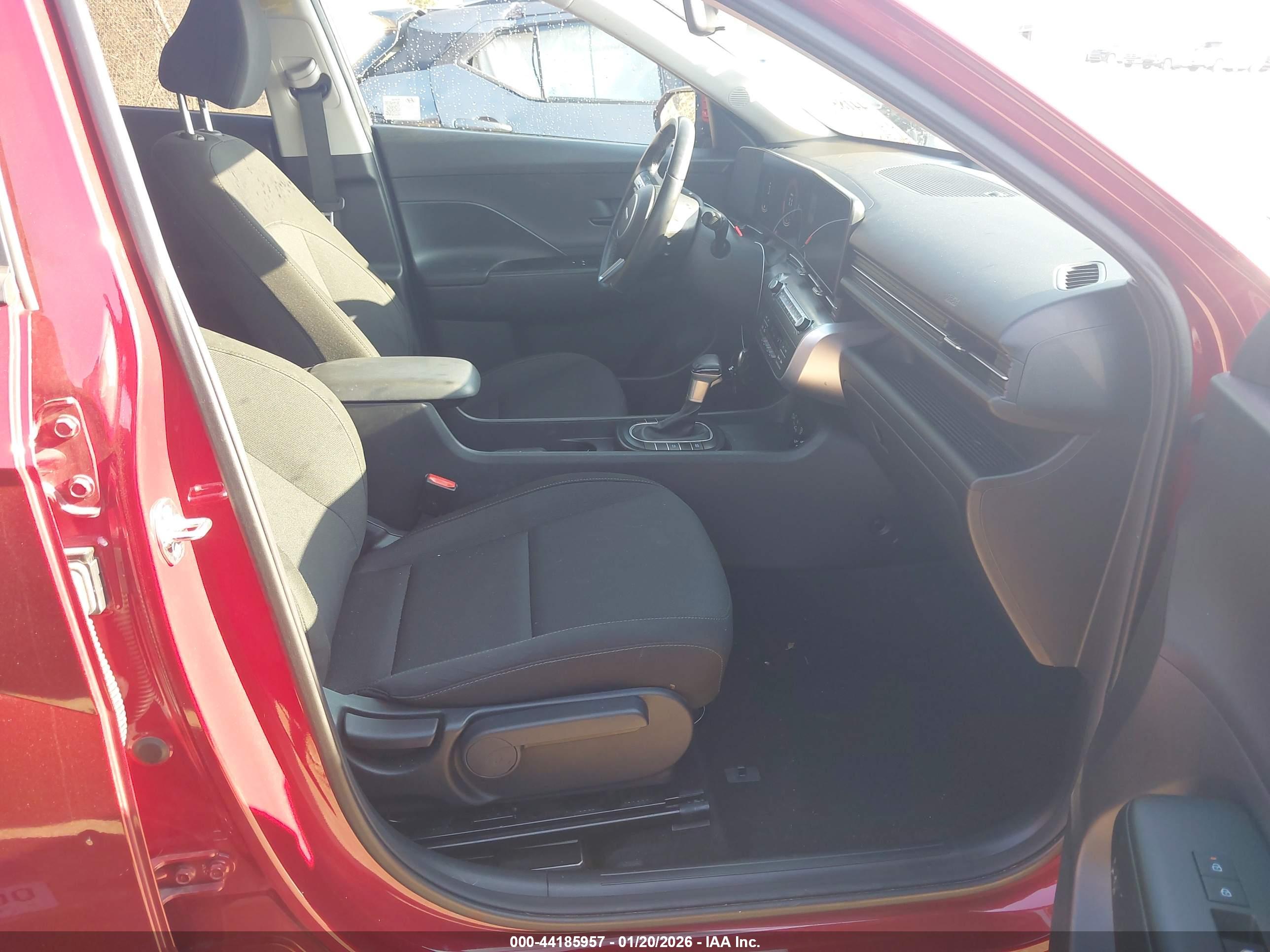 HYUNDAI KONA image 5