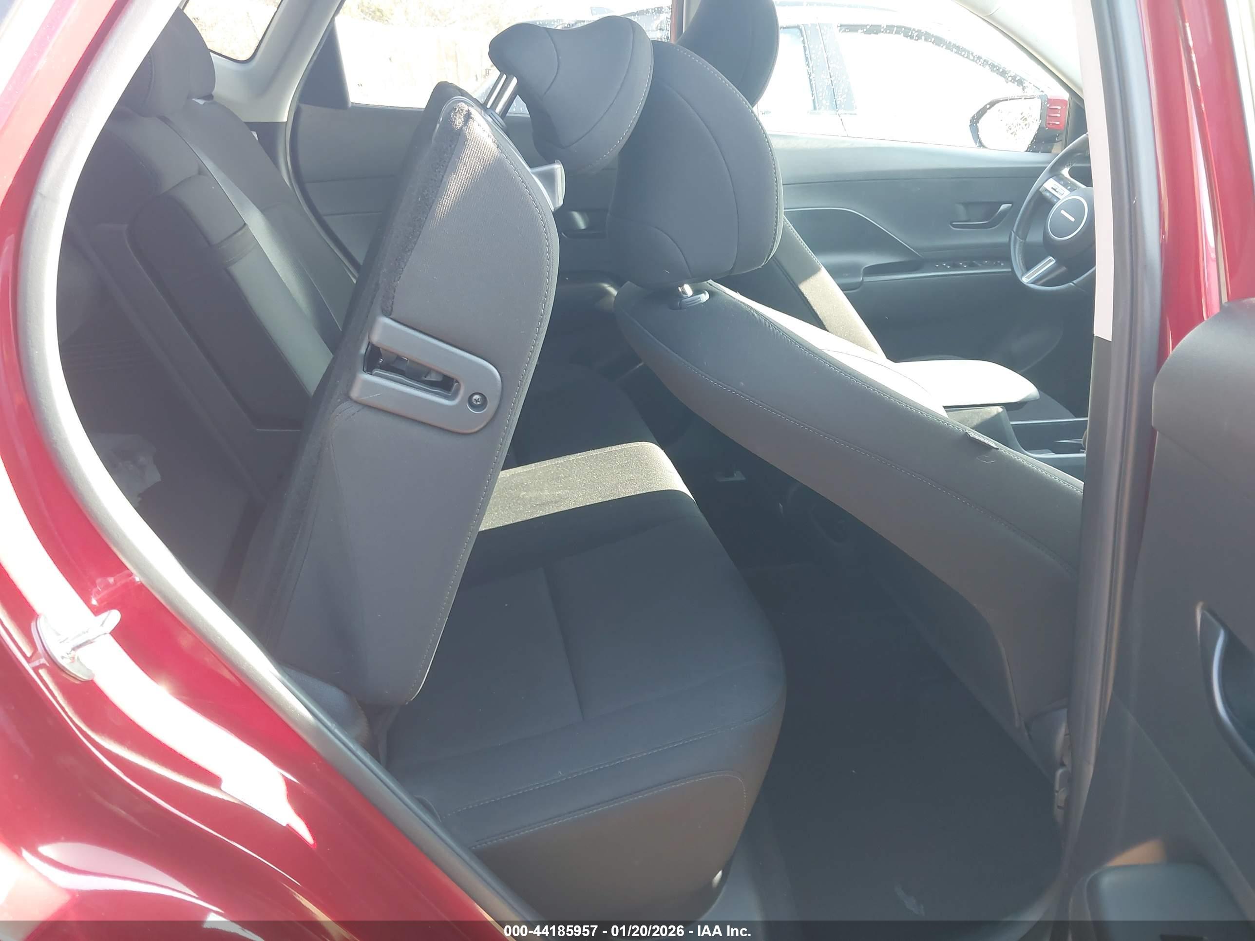 HYUNDAI KONA image 8