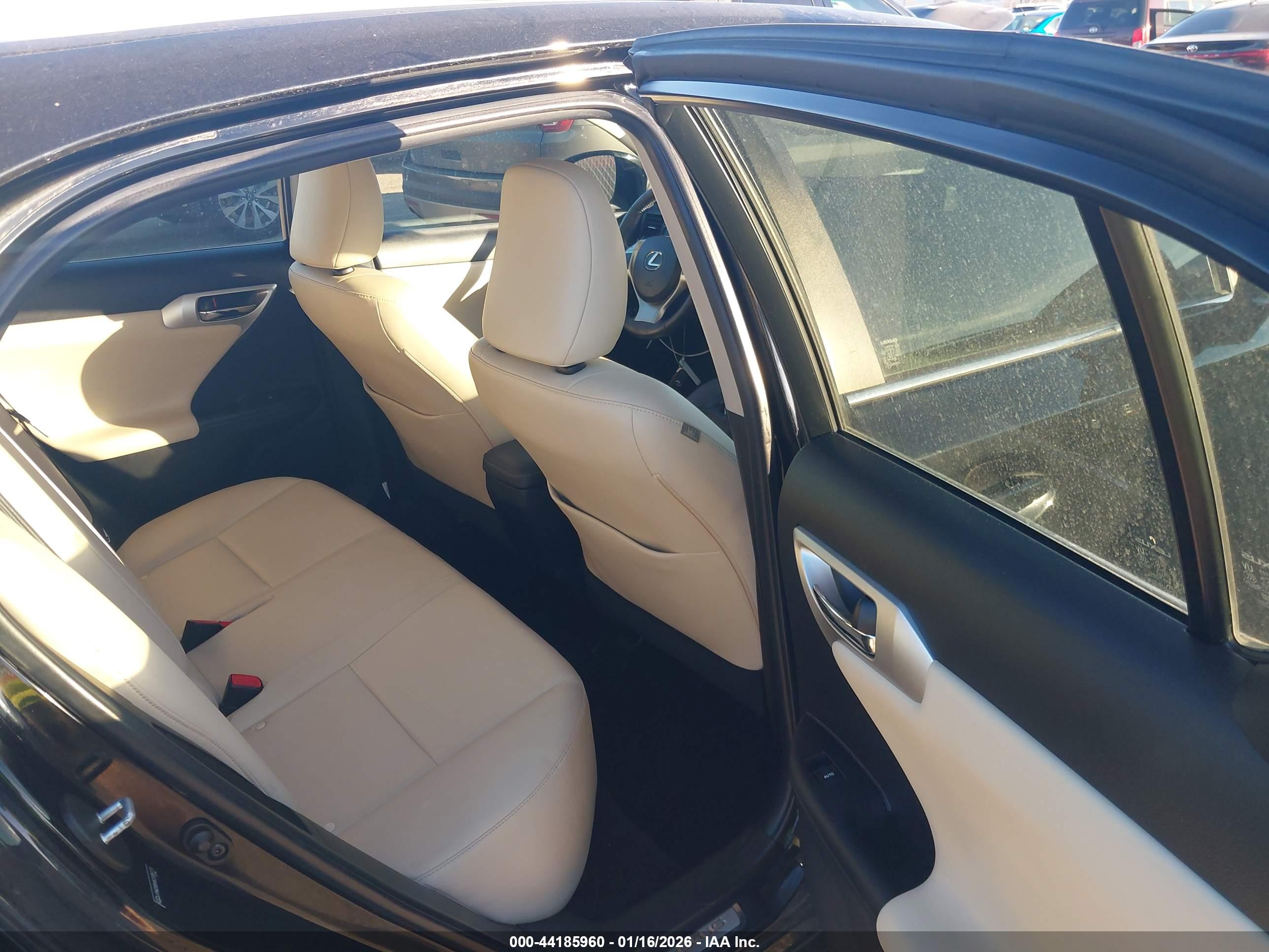 LEXUS CT image 8