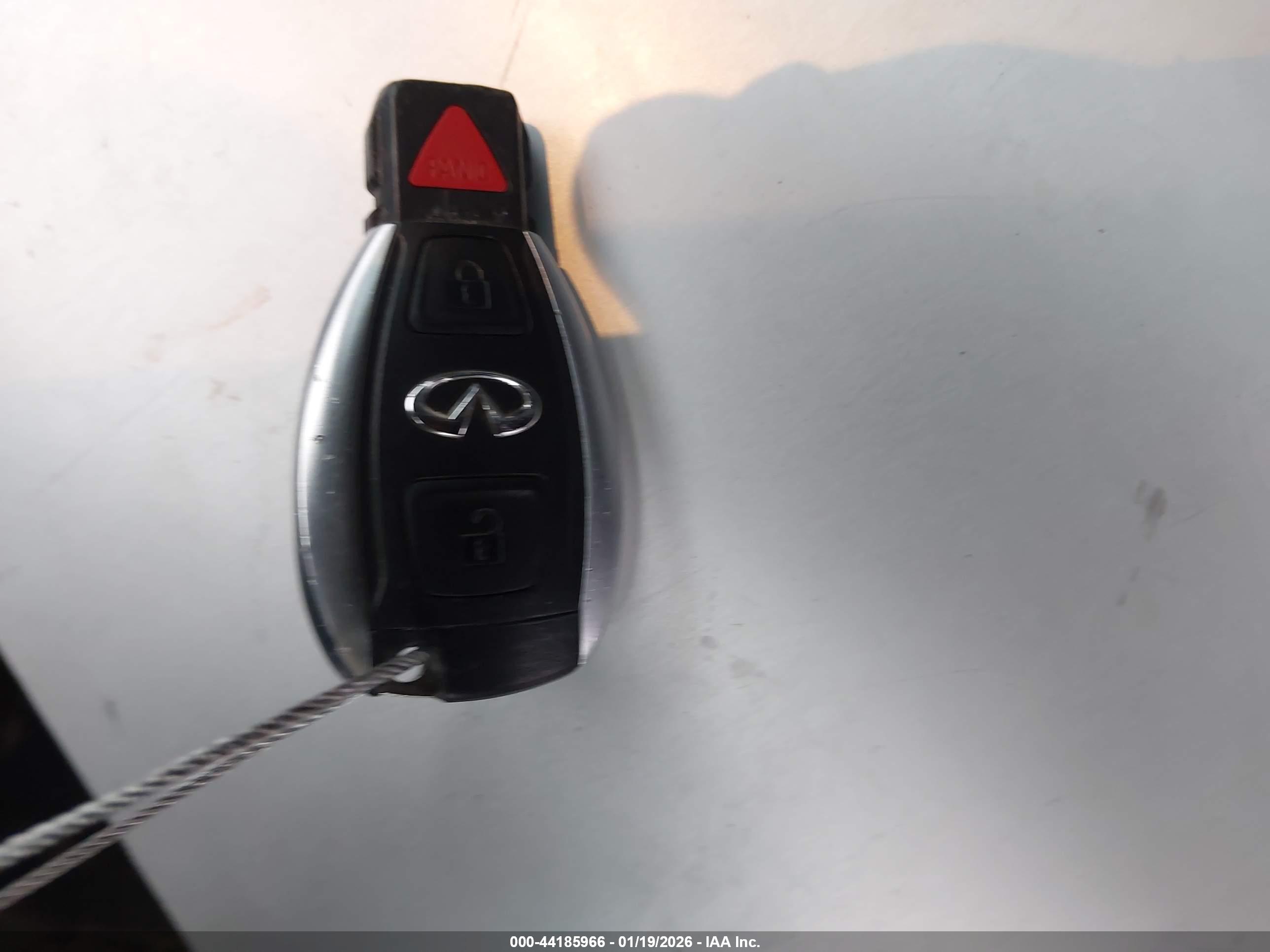 INFINITI QX30 image 11