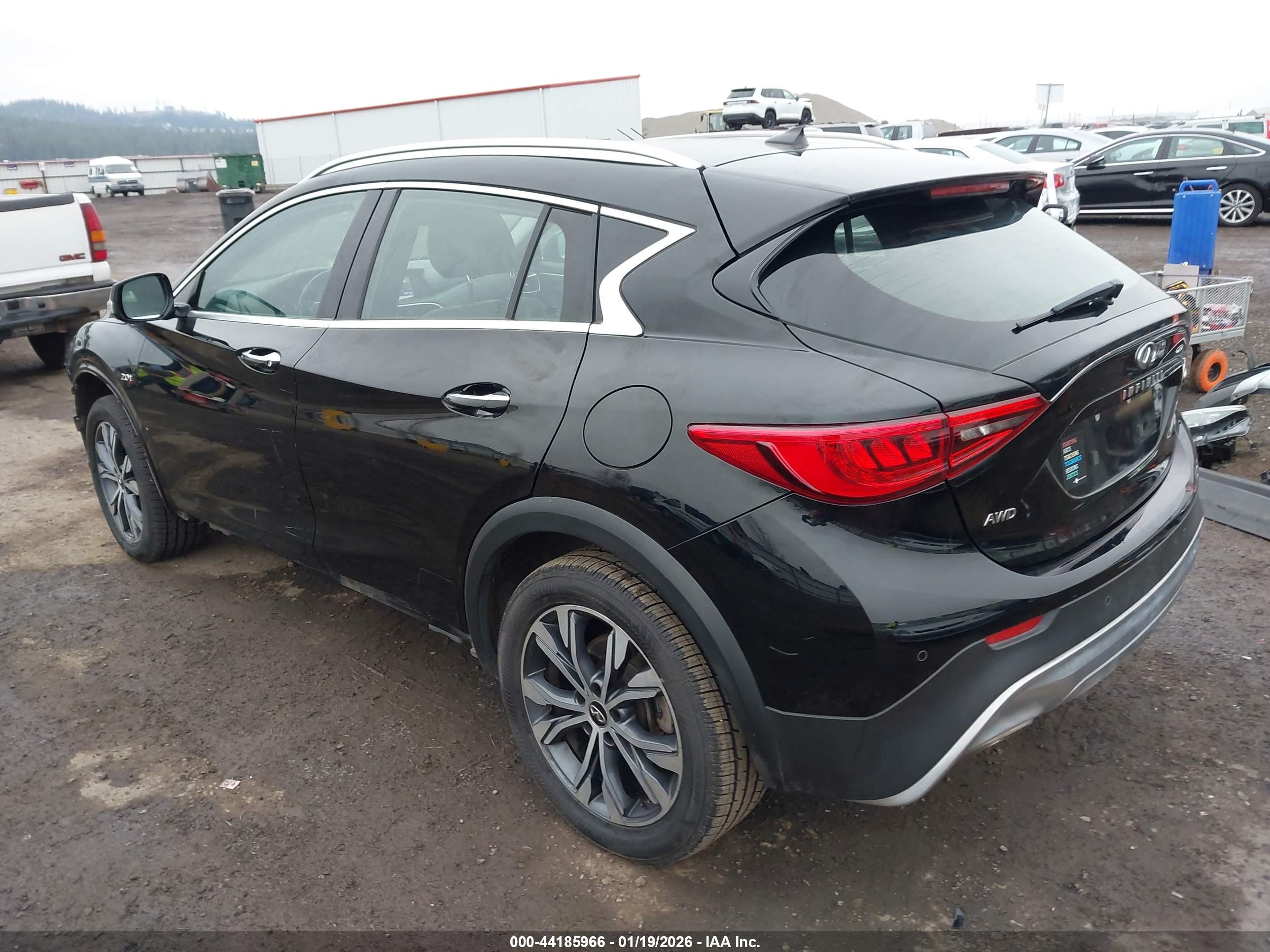 INFINITI QX30 image 3
