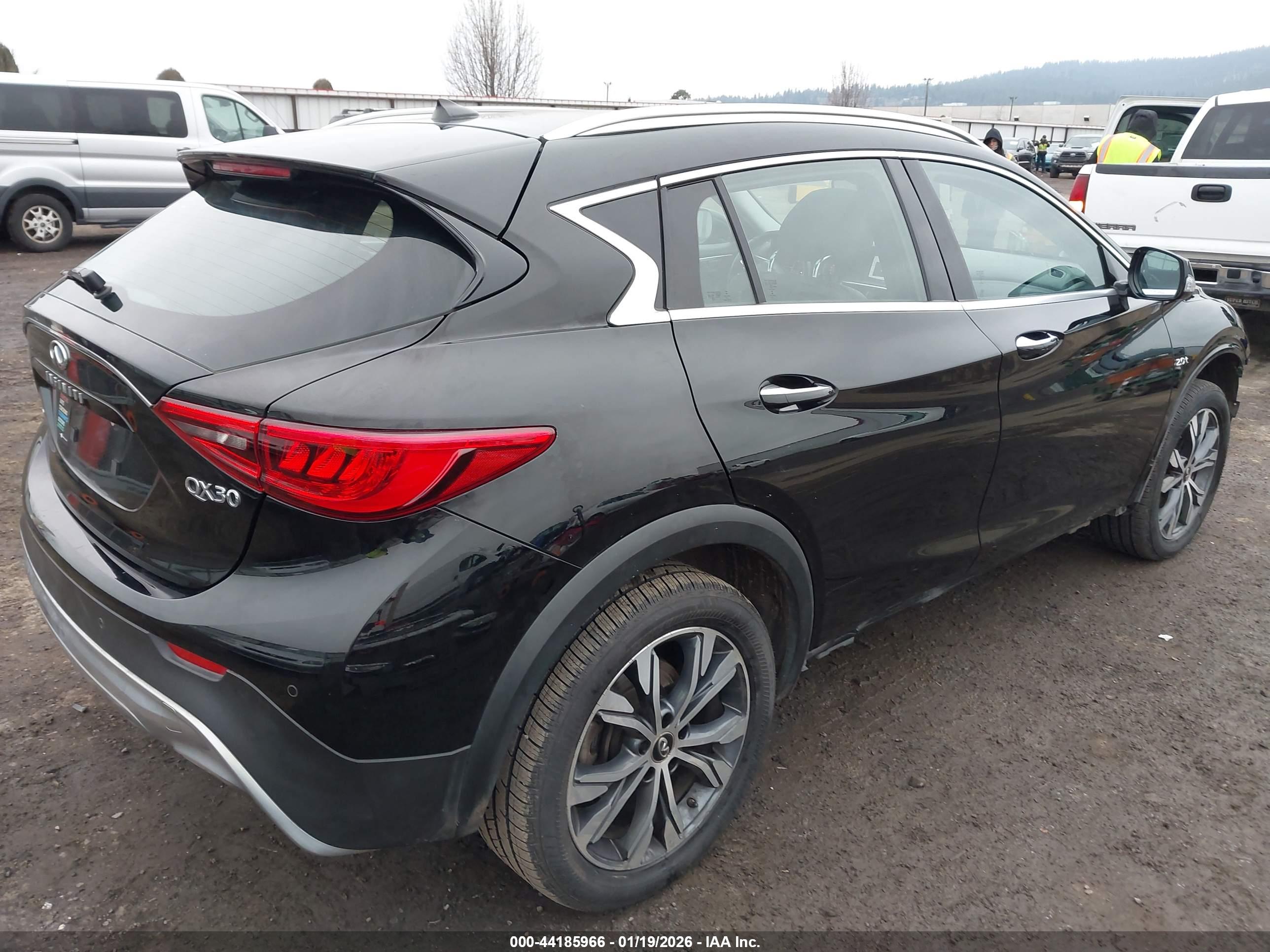 INFINITI QX30 image 4
