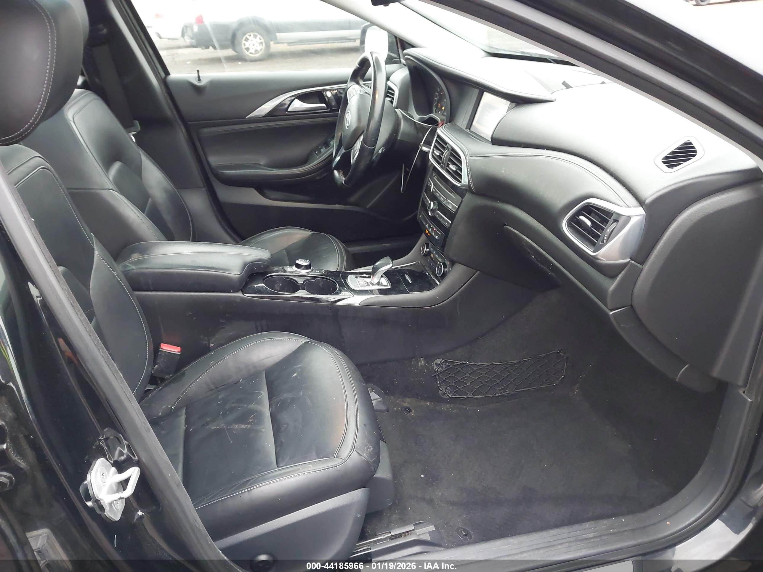 INFINITI QX30 image 5