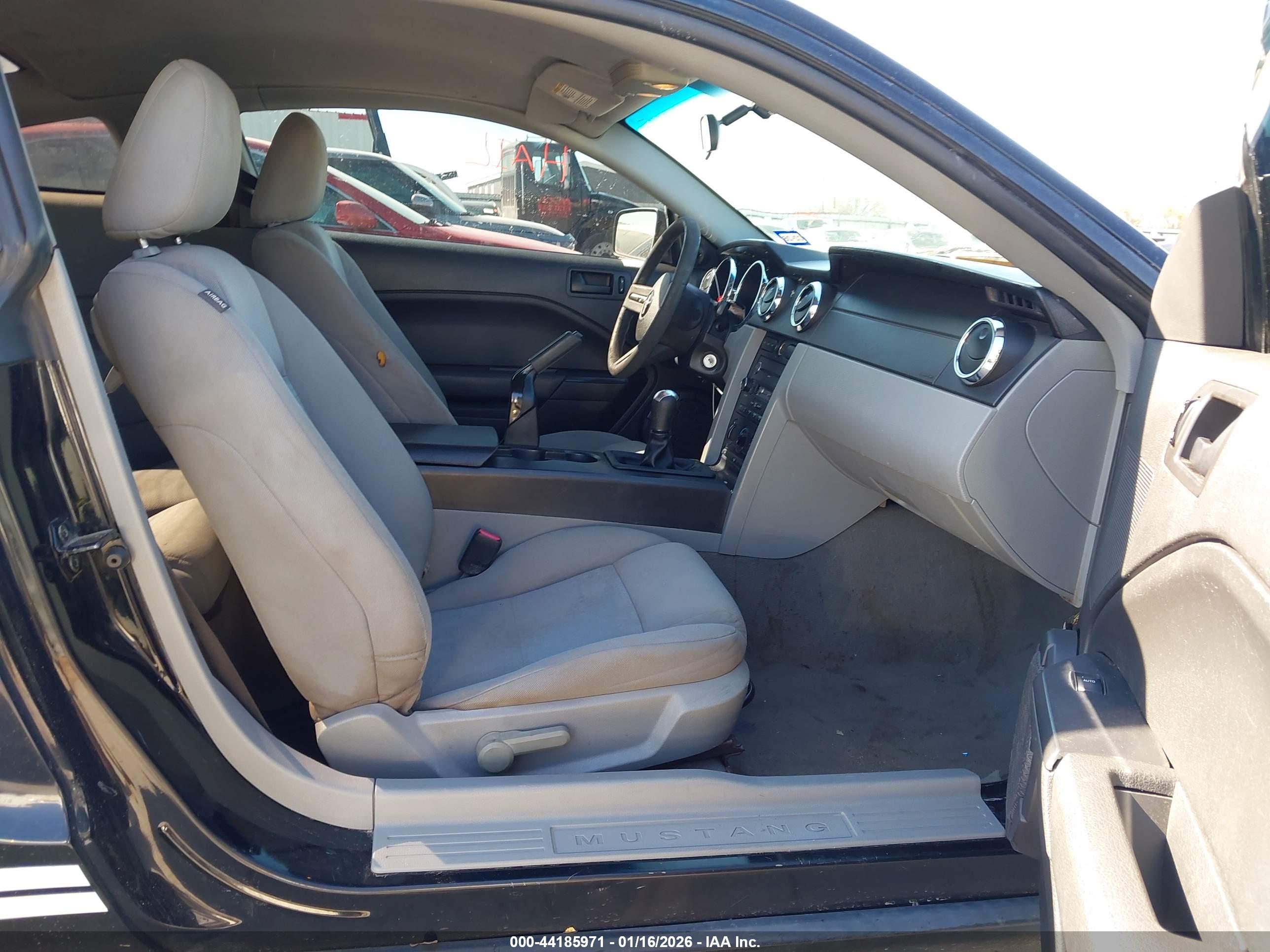 FORD MUSTANG image 8