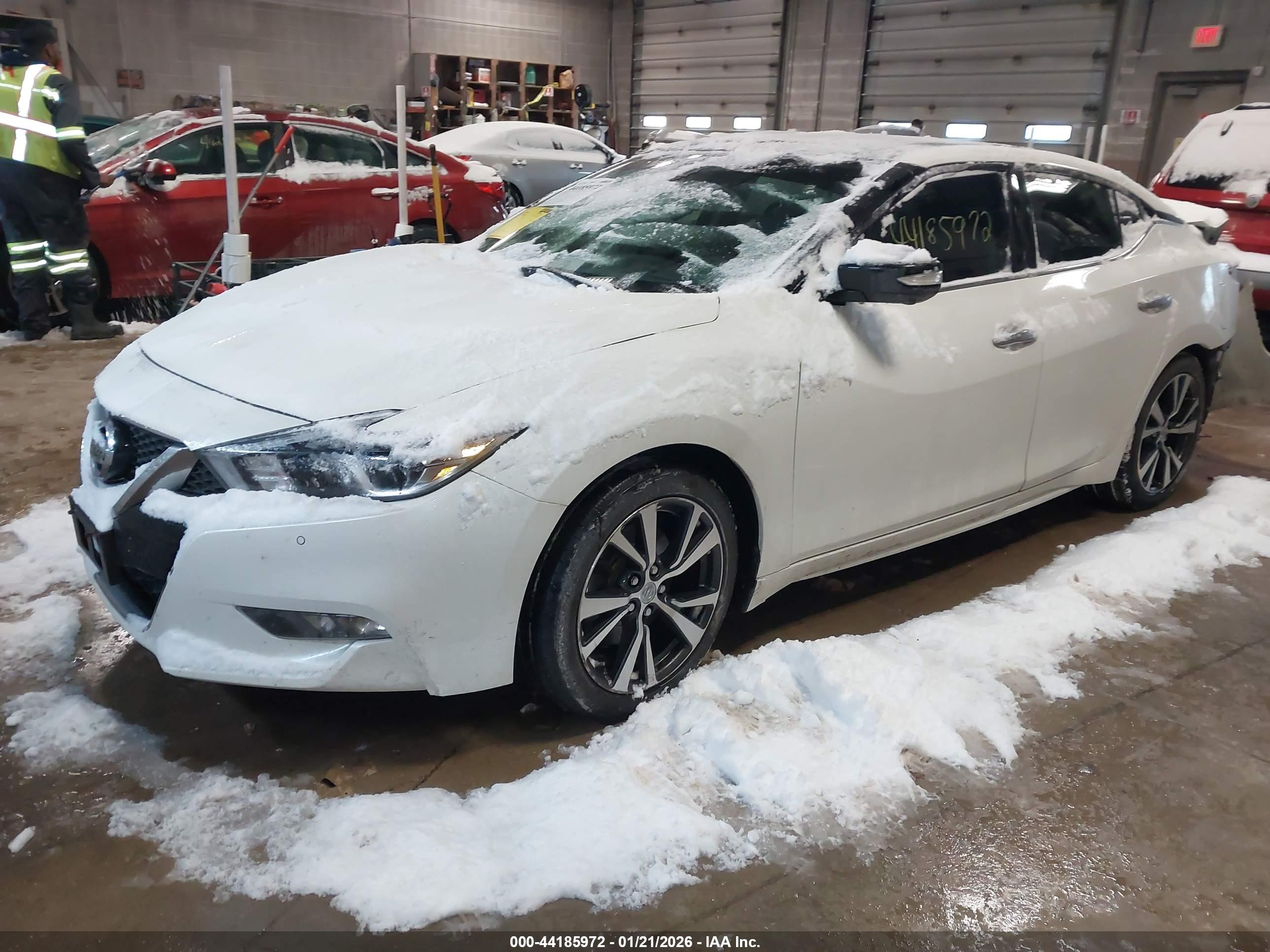 NISSAN MAXIMA image 2