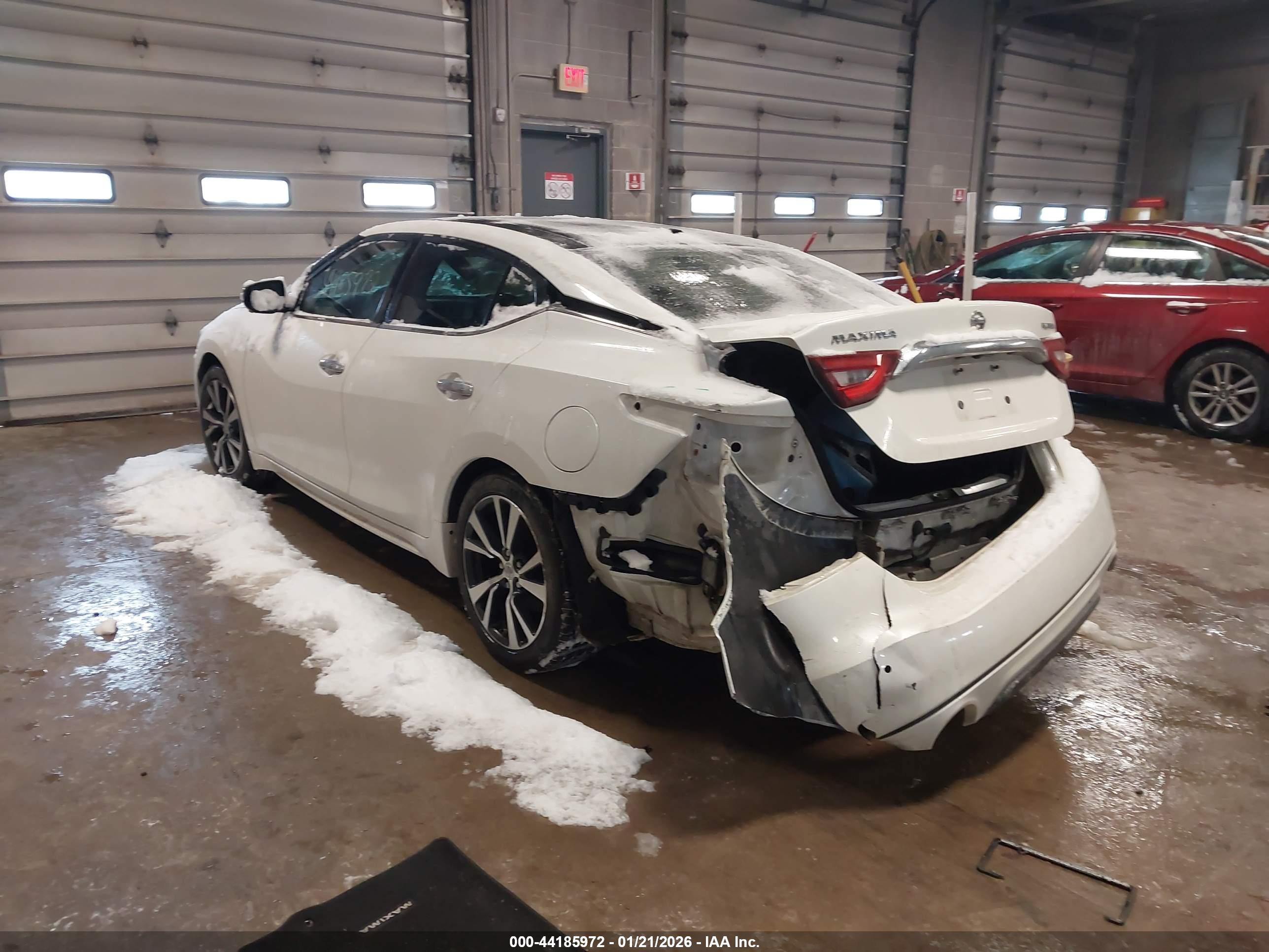 NISSAN MAXIMA image 3