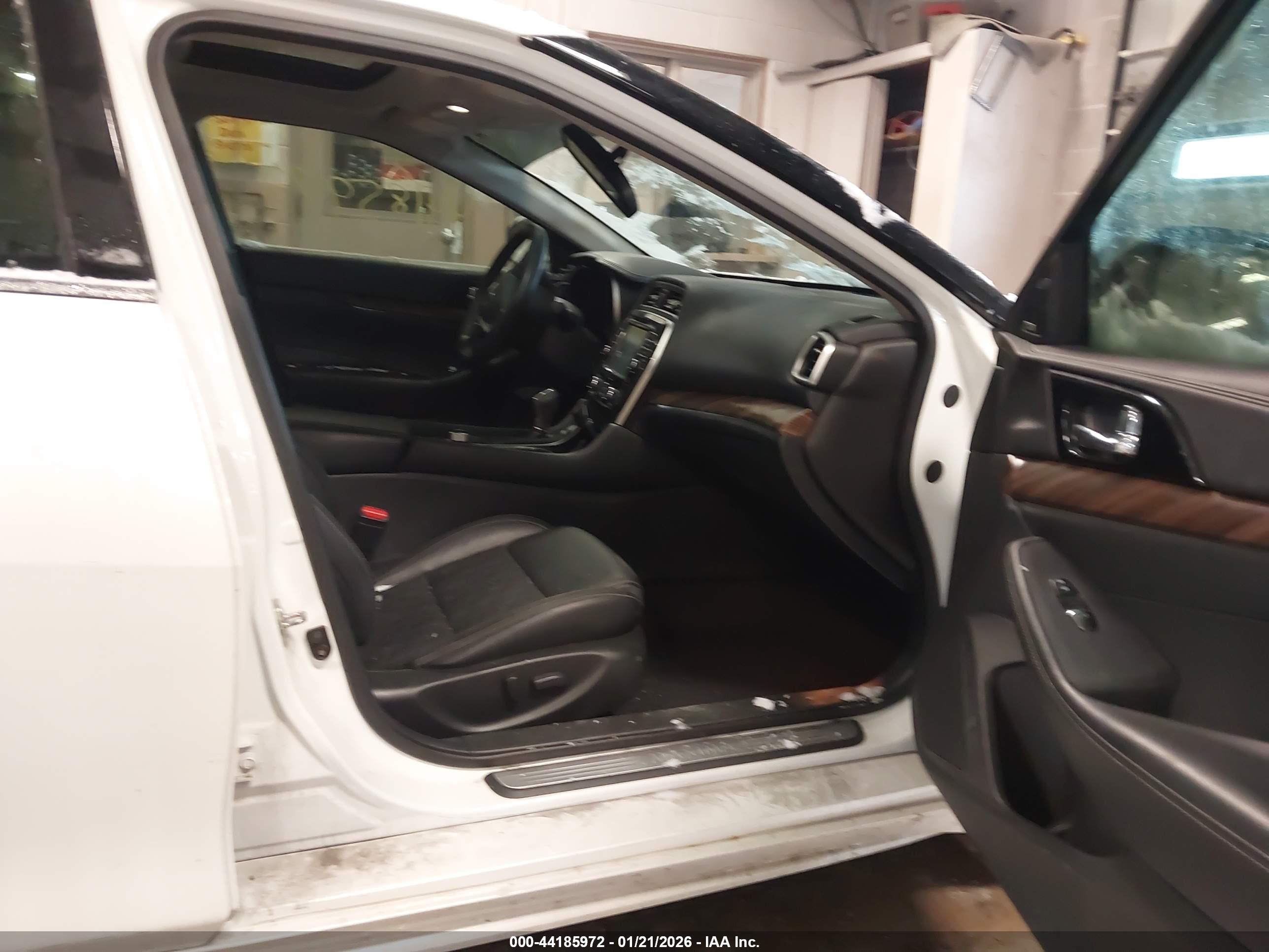 NISSAN MAXIMA image 5