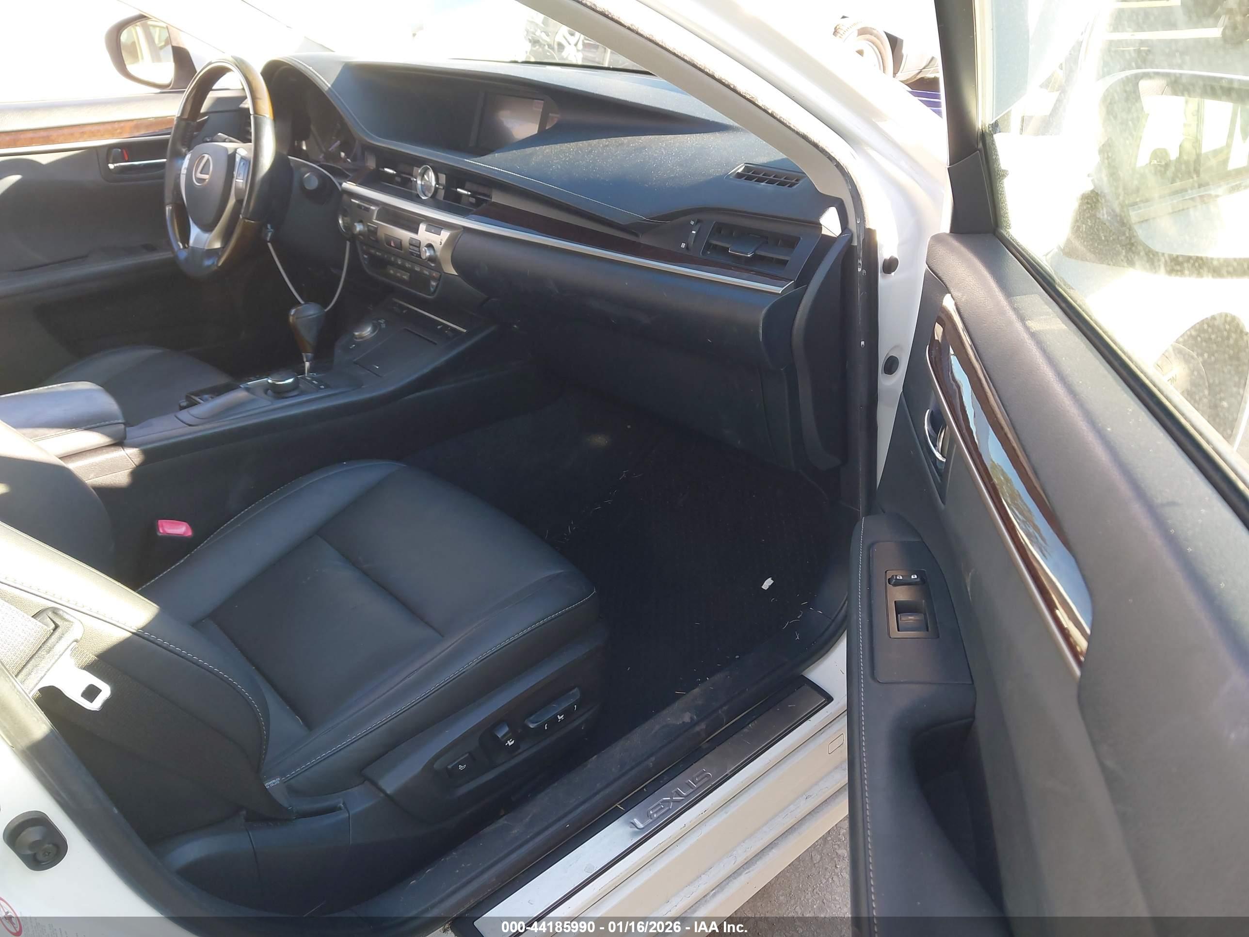 LEXUS ES image 5
