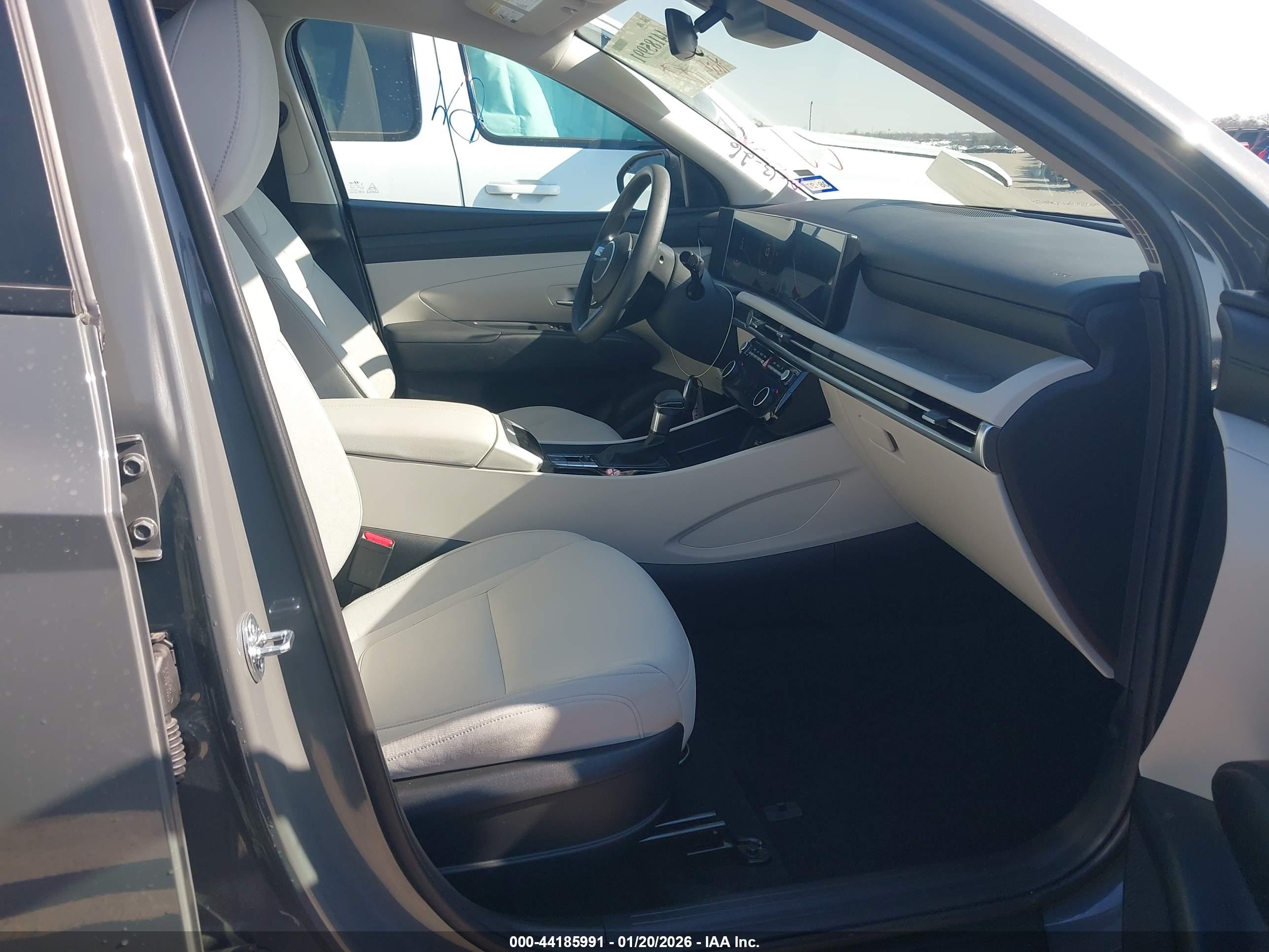 HYUNDAI TUCSON image 5