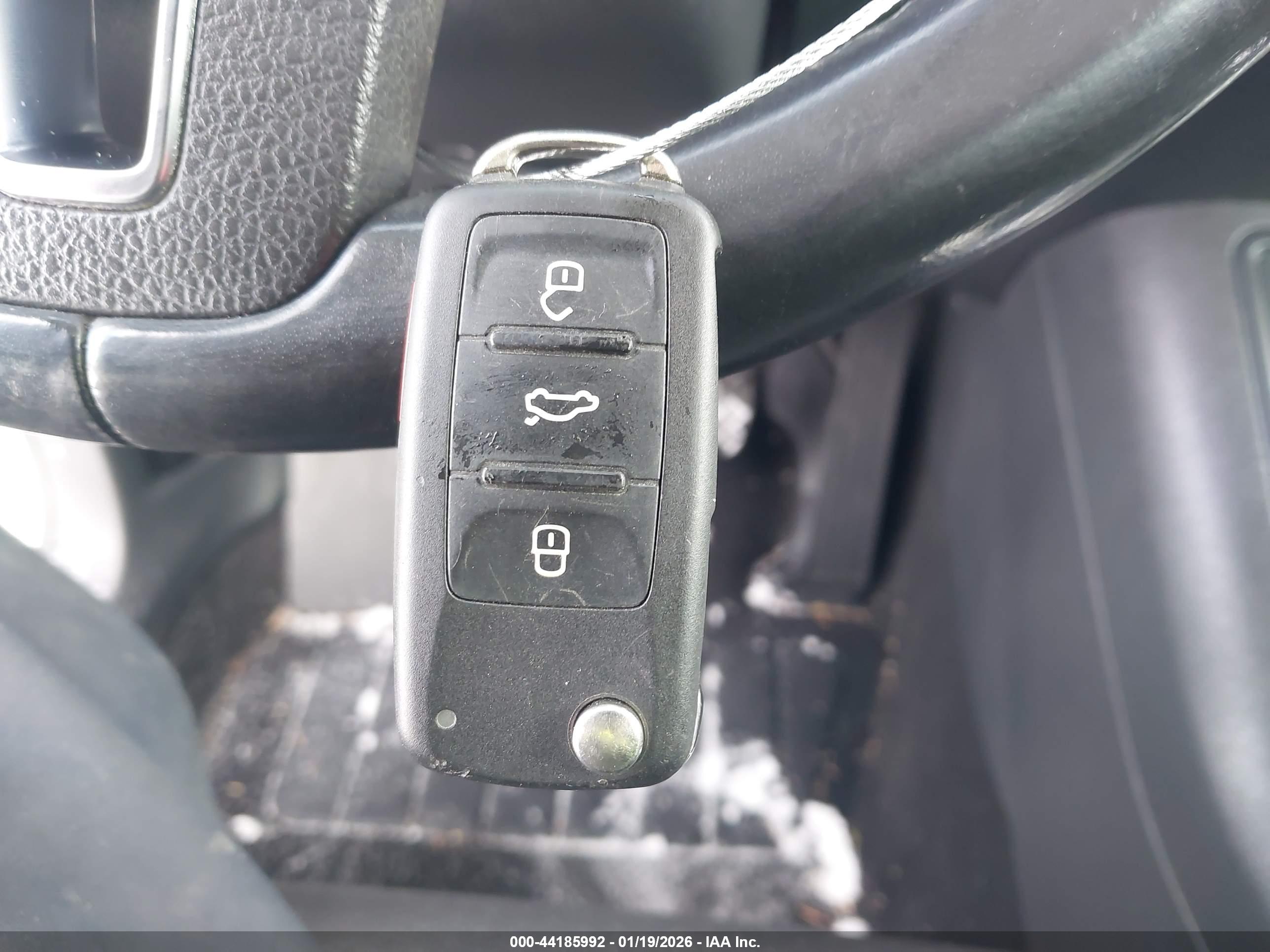 VOLKSWAGEN TIGUAN image 11