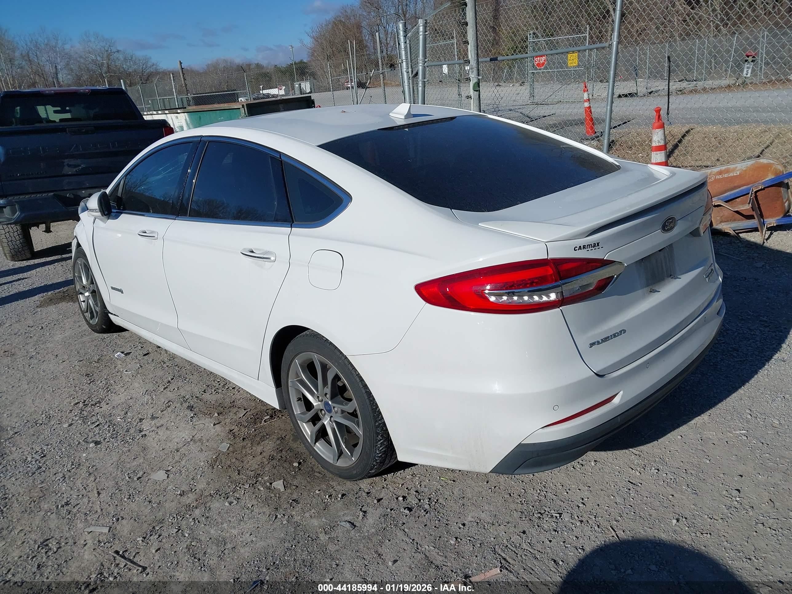 FORD FUSION image 3