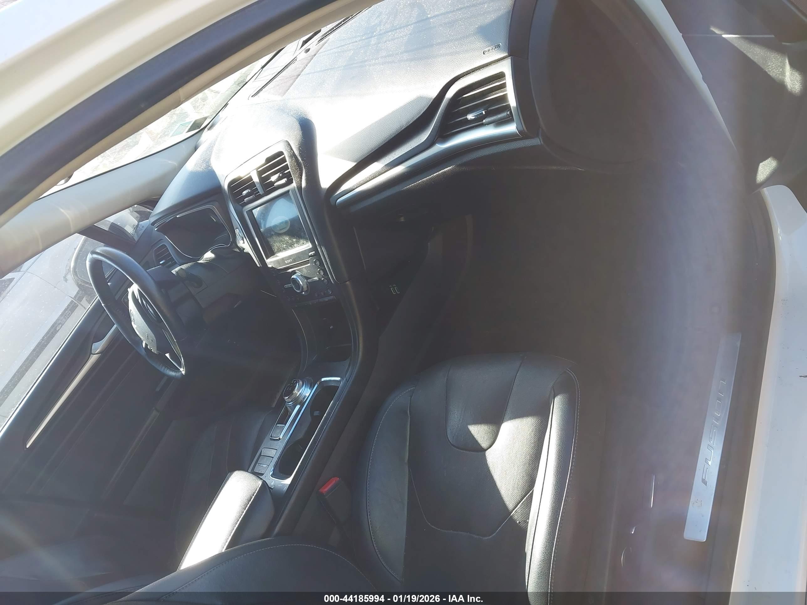 FORD FUSION image 5