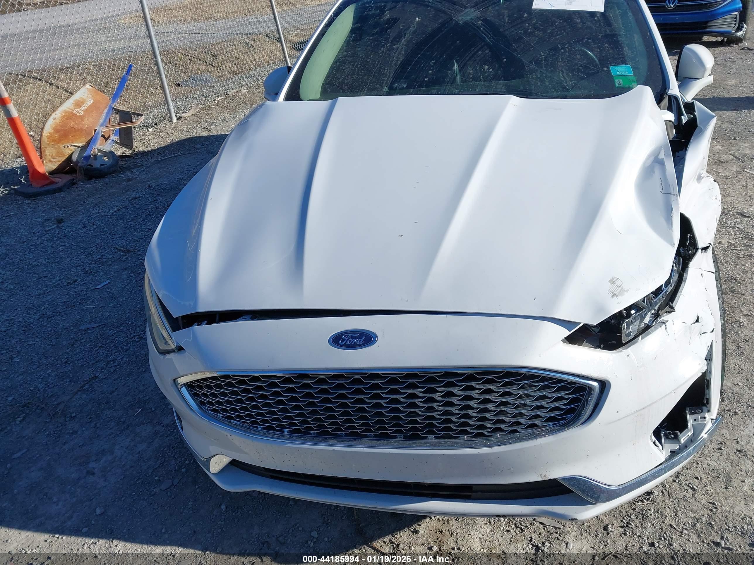 FORD FUSION image 6