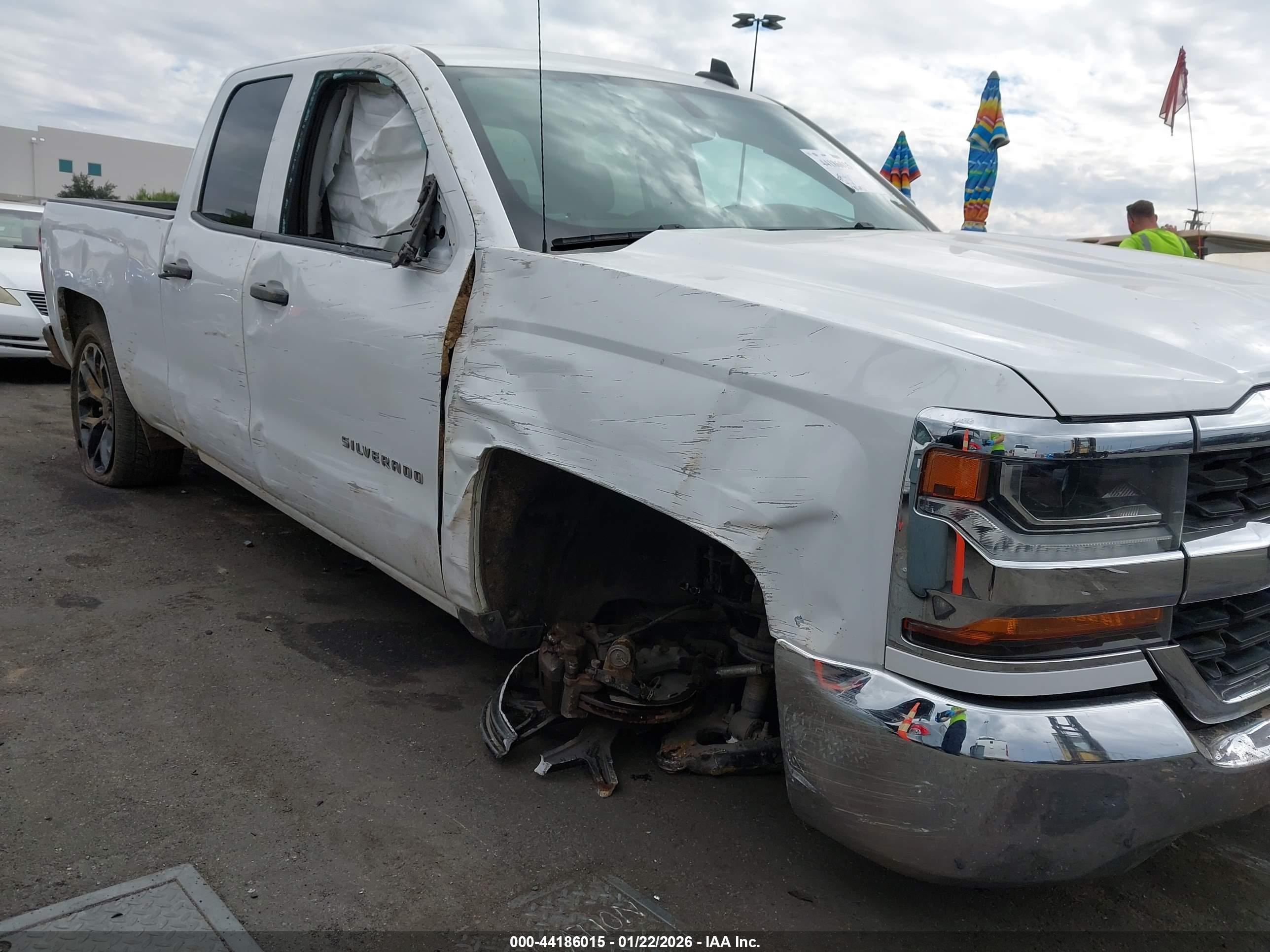CHEVROLET SILVERADO image 6