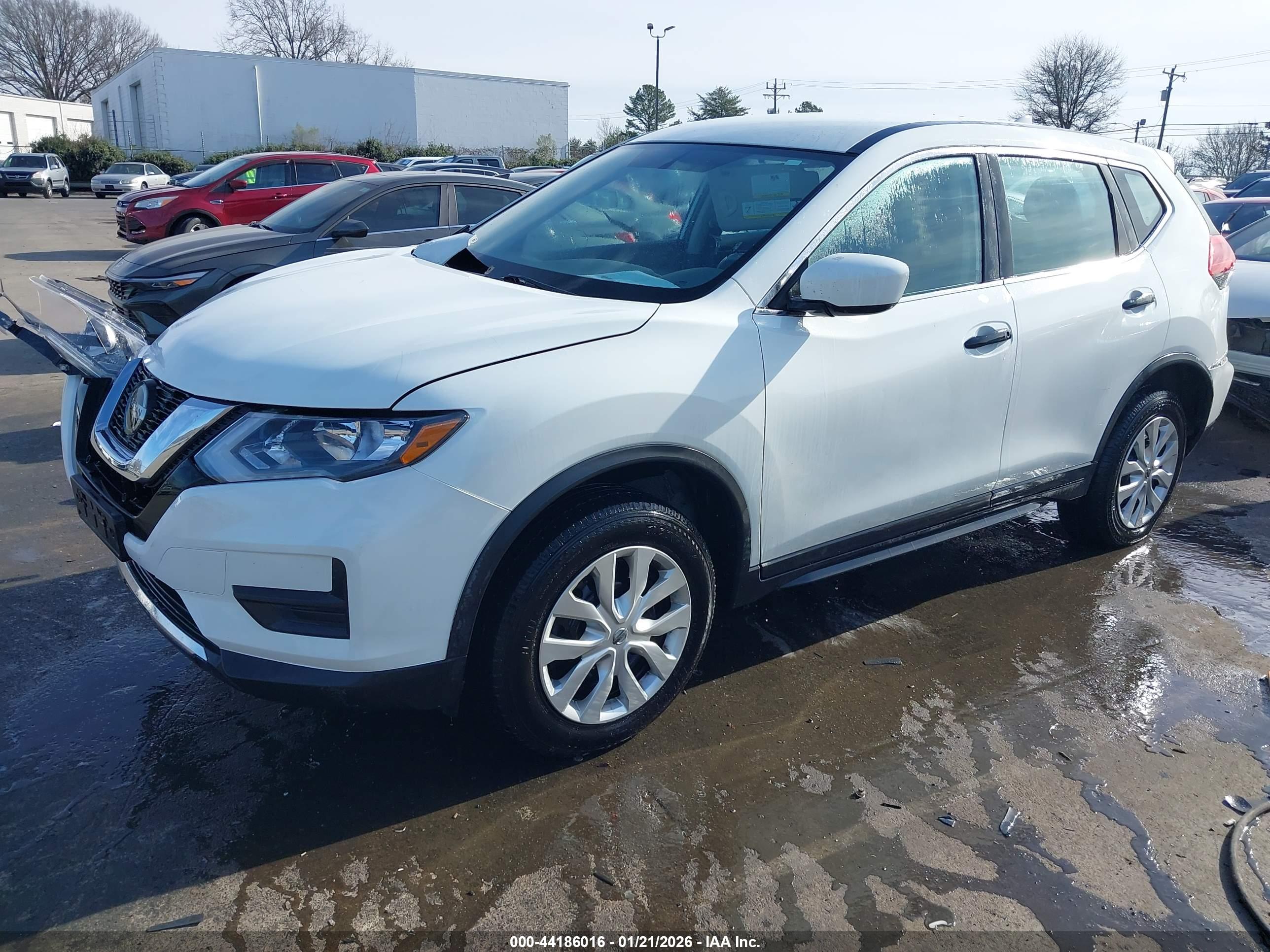 NISSAN ROGUE image 2
