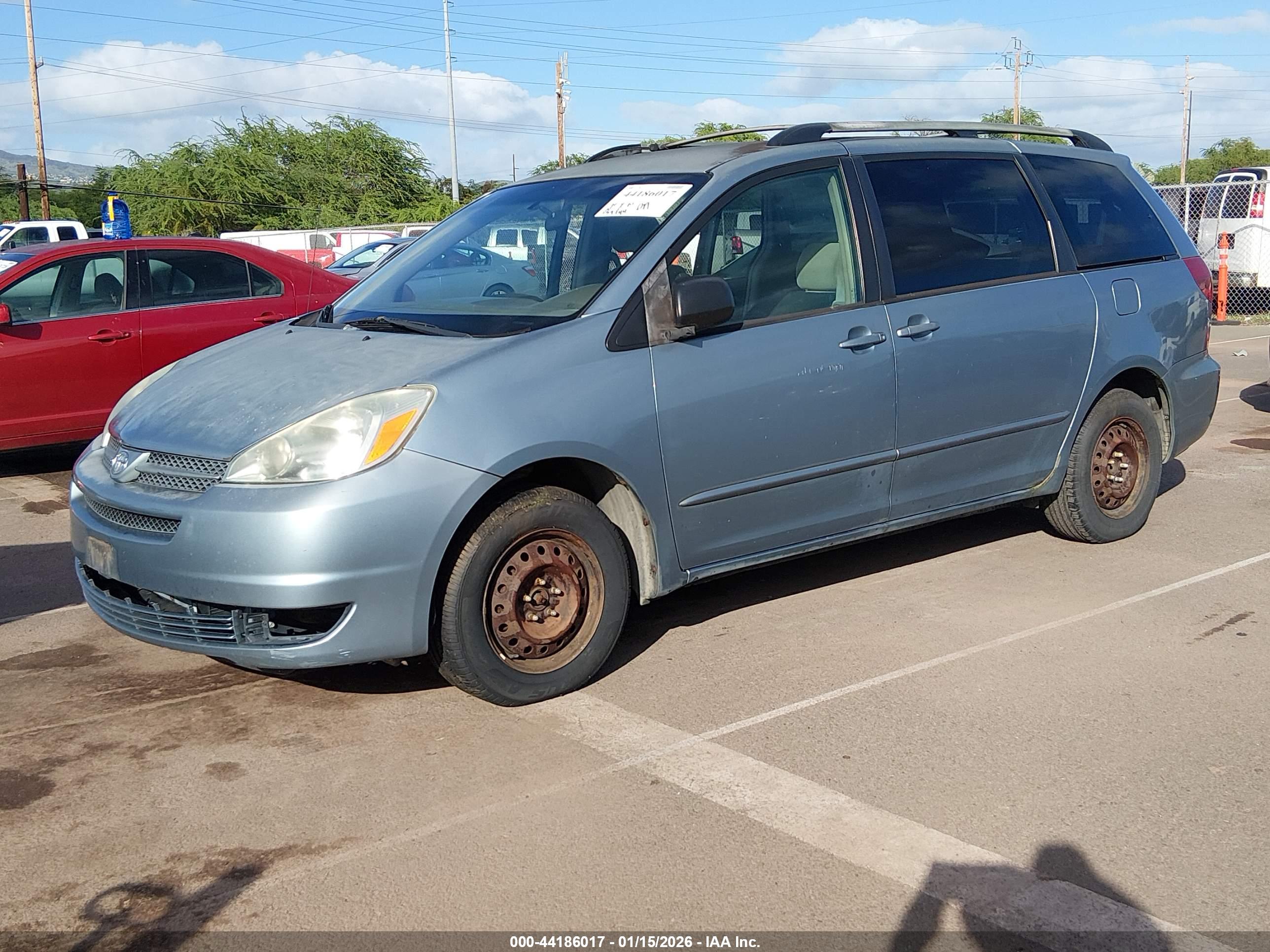 TOYOTA SIENNA image 2