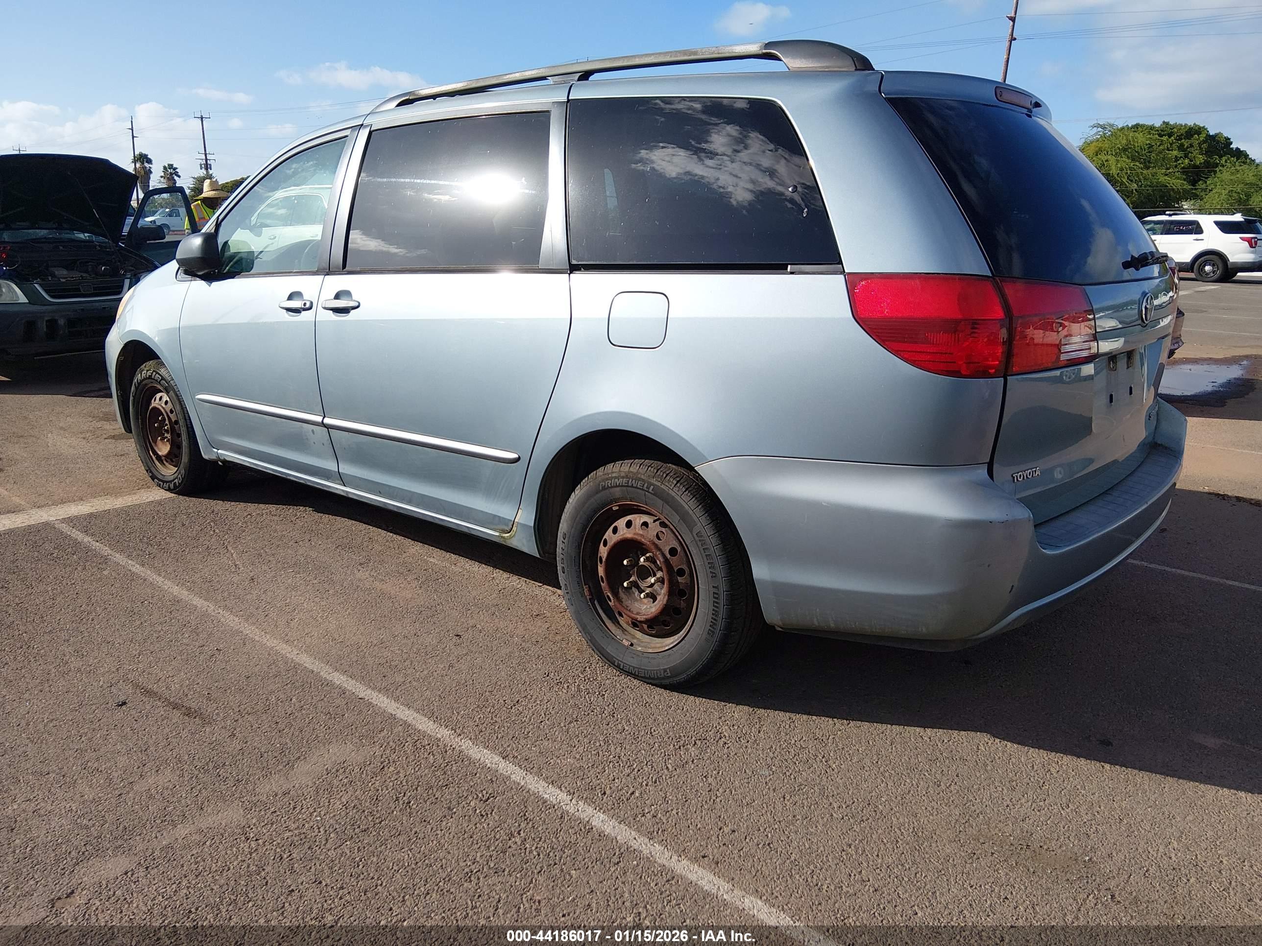 TOYOTA SIENNA image 3