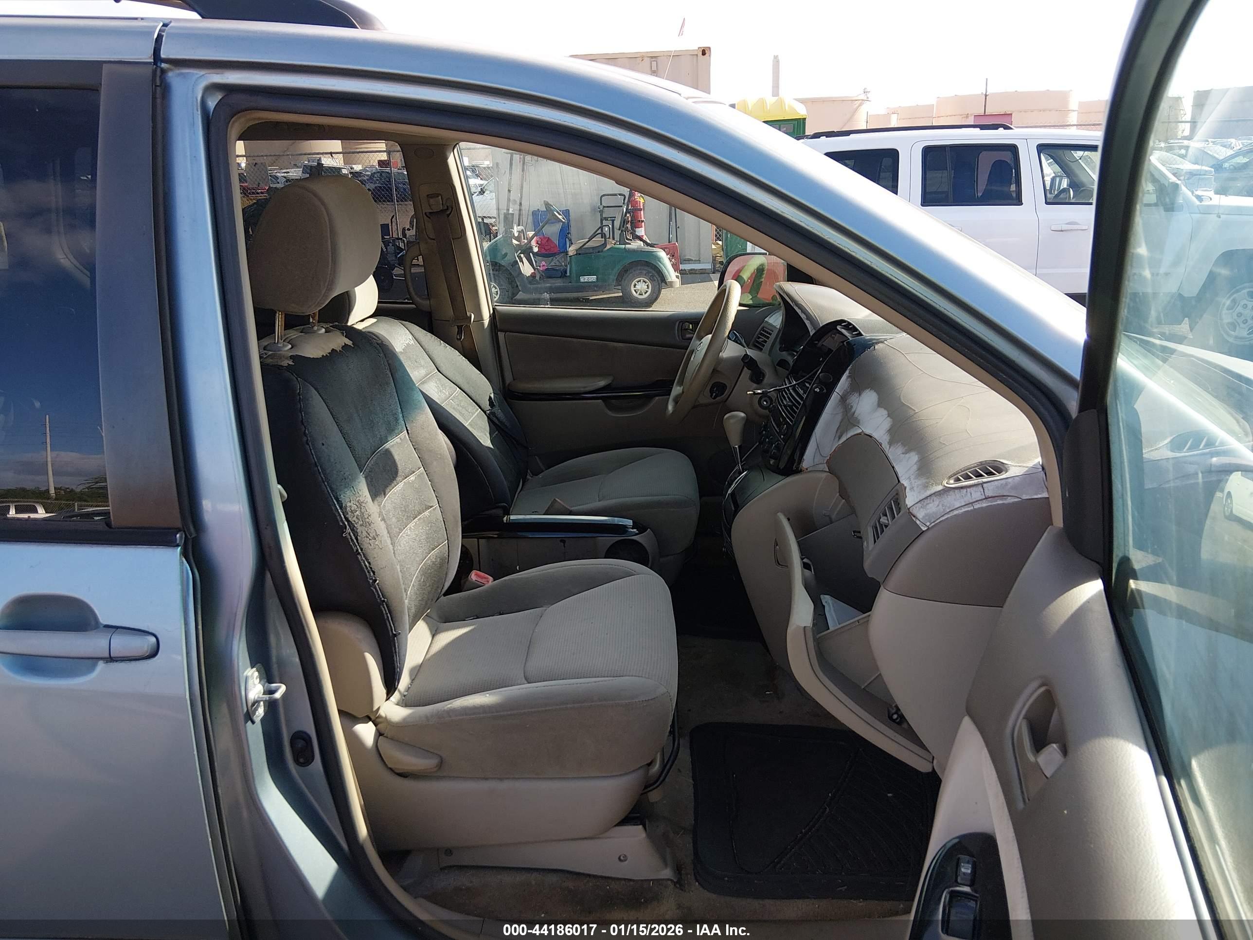 TOYOTA SIENNA image 5