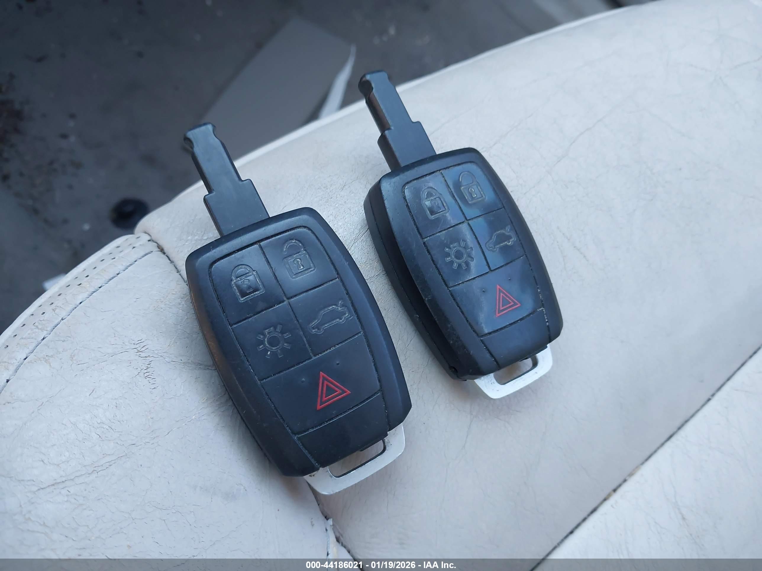 VOLVO C70 image 11