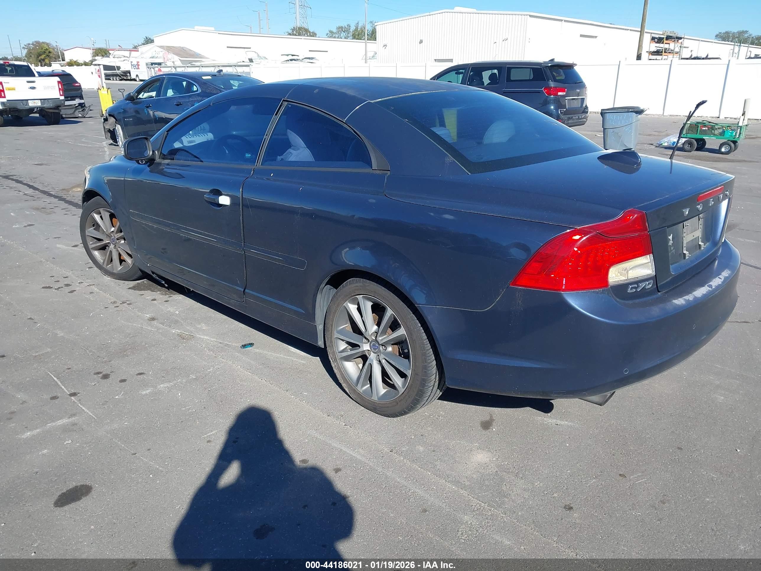 VOLVO C70 image 3